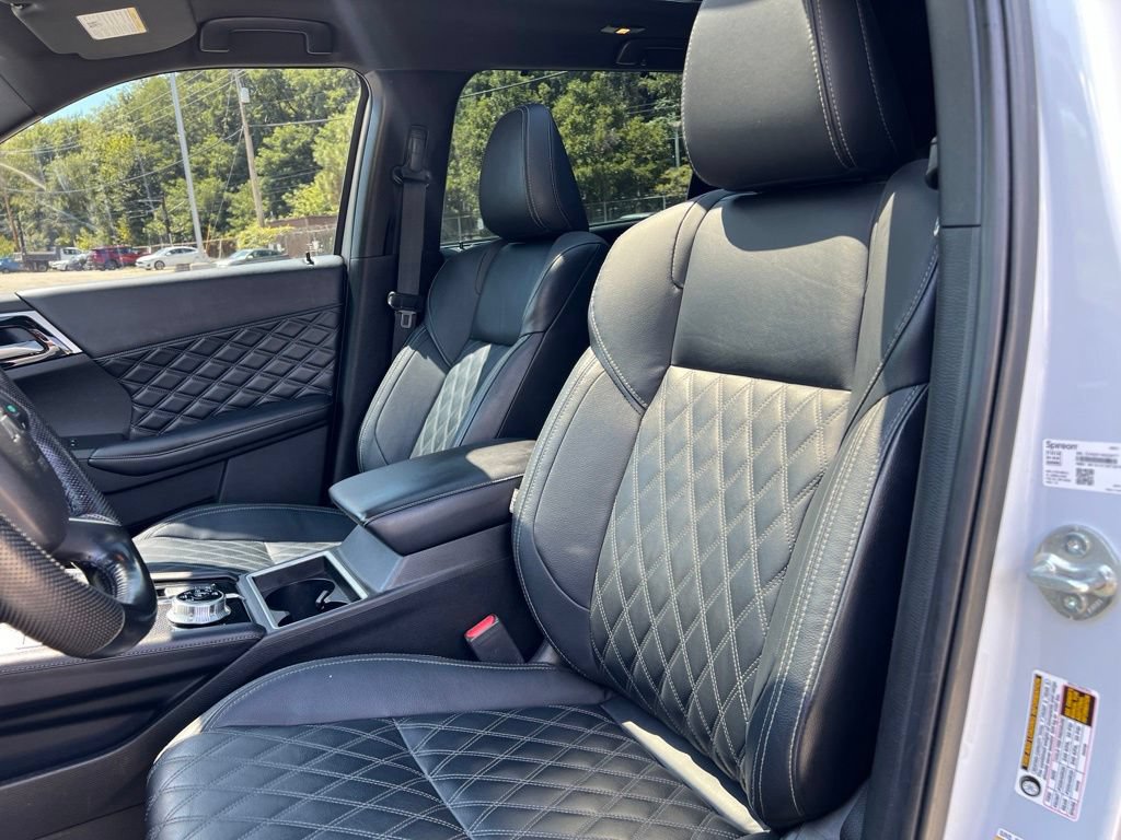 Used 2023 Mitsubishi Outlander SEL AWD/4WD image 16