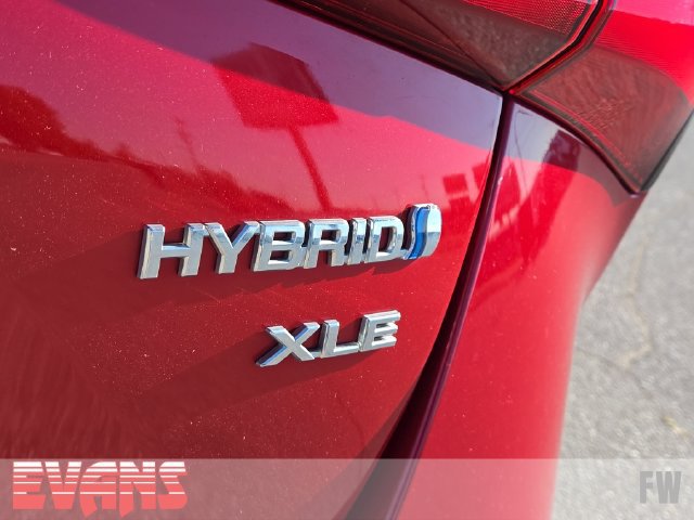 Used 2020 Toyota Prius XLE AWD/4WD image 3