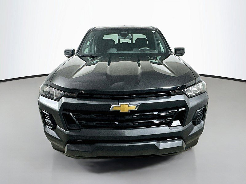 Used 2024 Chevrolet Colorado W/T w/ WT Convenience Package II AWD/4WD image 2