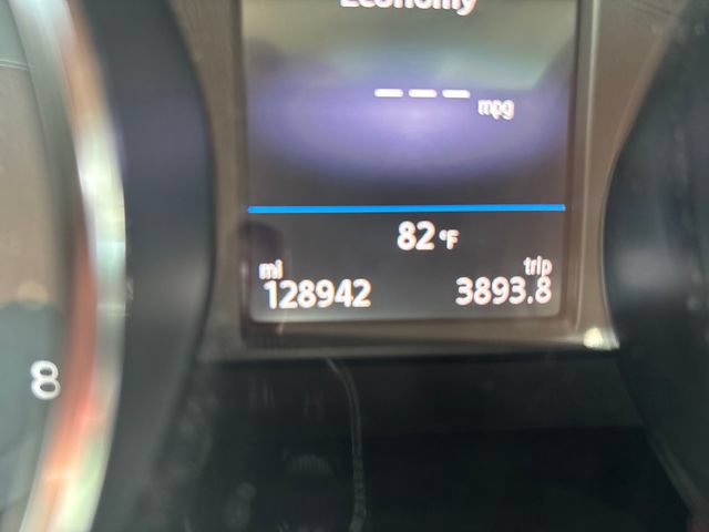 Used 2018 Volkswagen Tiguan SEL AWD/4WD image 16