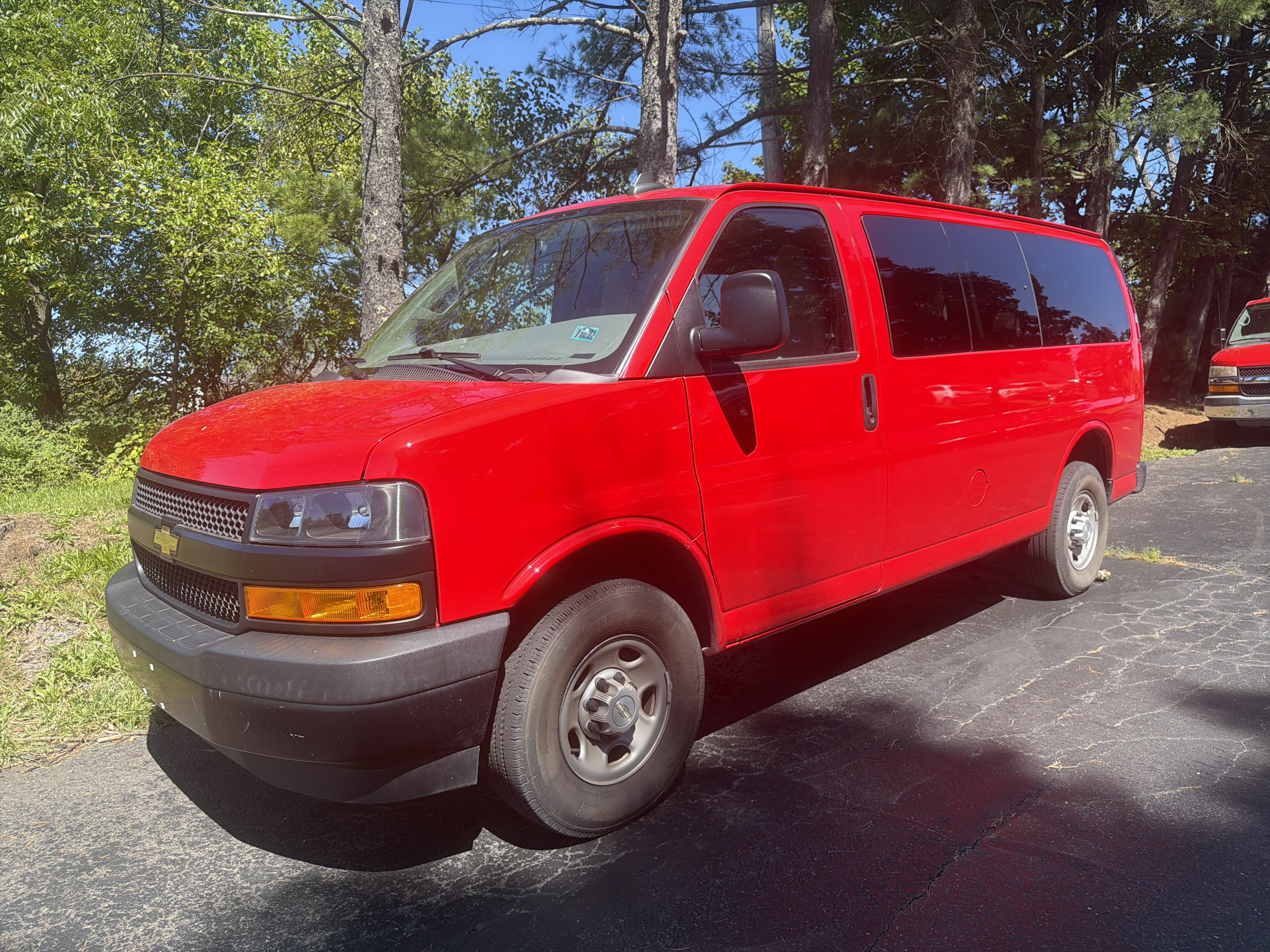 Used 2022 Chevrolet Express 3500 LS RWD image 3