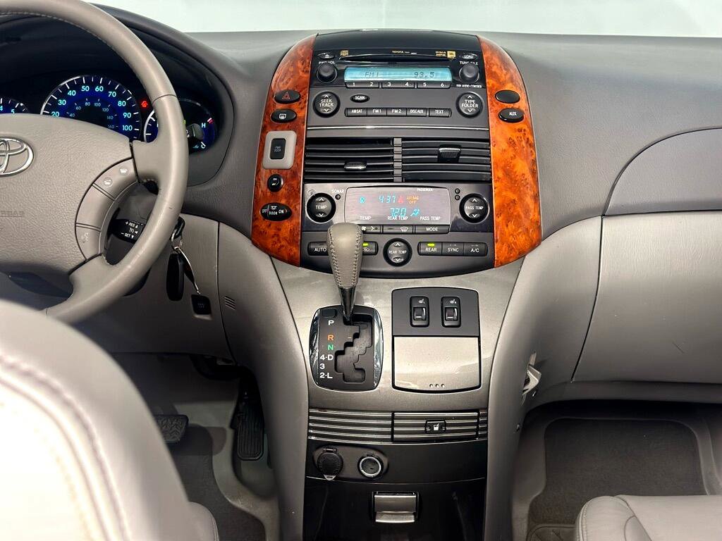 Used 2010 Toyota Sienna XLE image 20