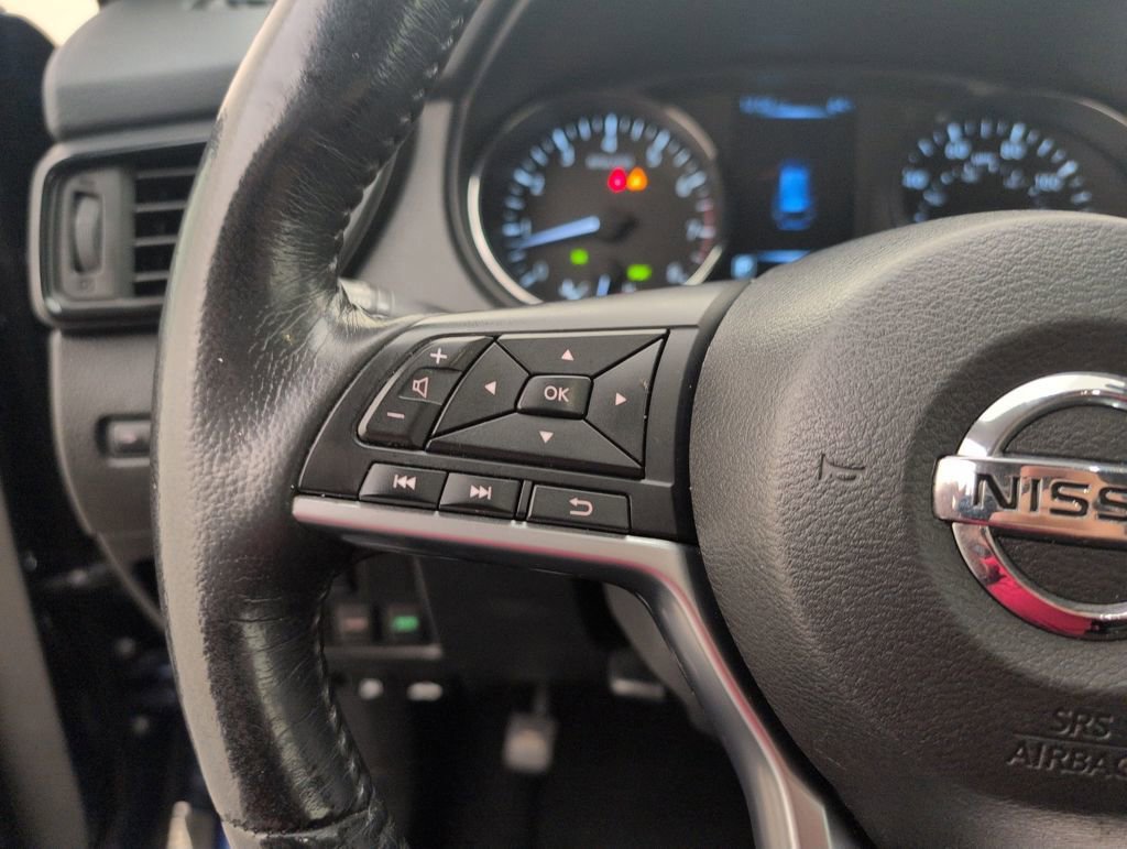 Used 2017 Nissan Rogue SV w/ SV Premium Package image 37