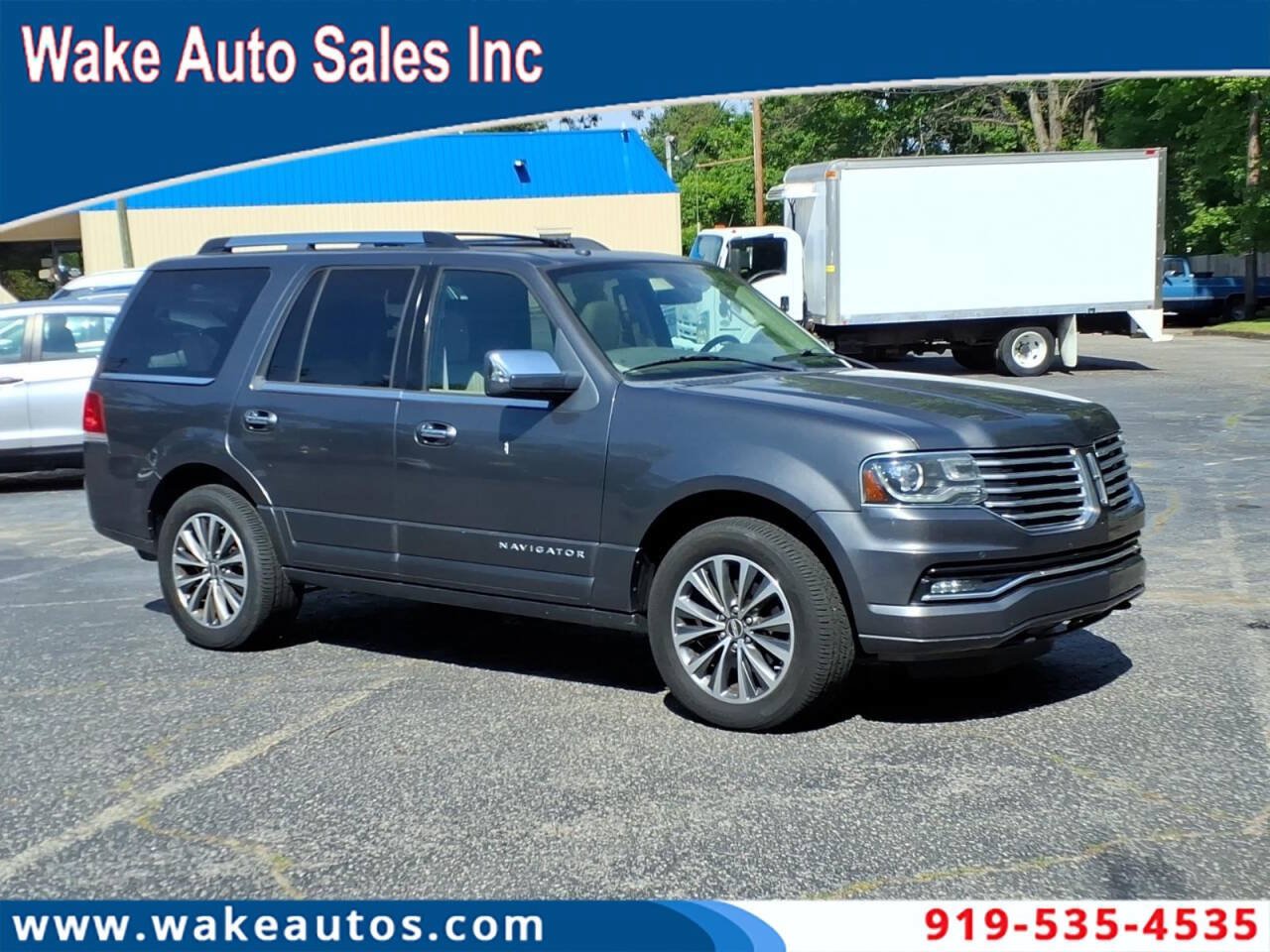 Used 2015 Lincoln Navigator 4WD image 1