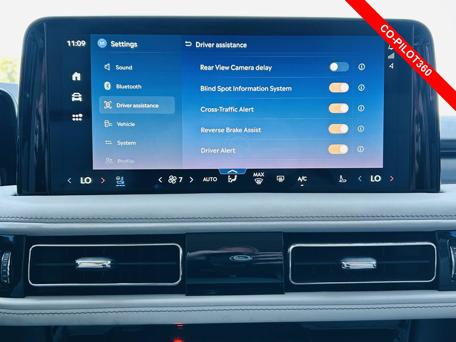 Used 2025 Lincoln Aviator AWD image 10