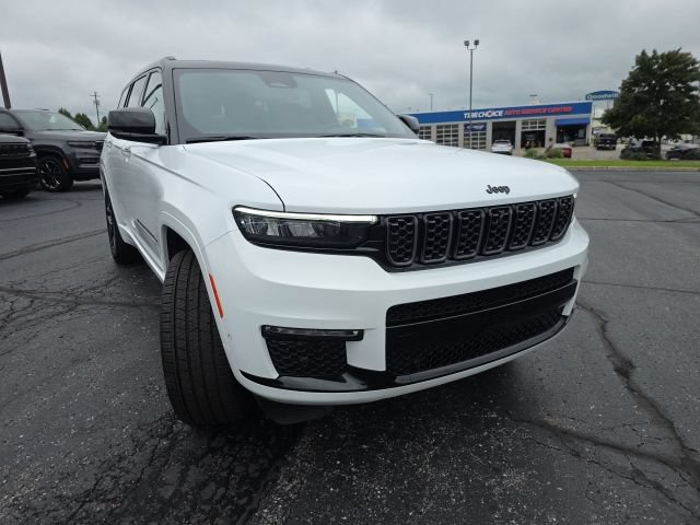 Used 2025 Jeep Grand Cherokee L Summit AWD/4WD image 10