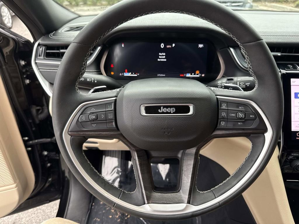 Used 2023 Jeep Grand Cherokee L Limited w/ Luxury Tech Group II image 43