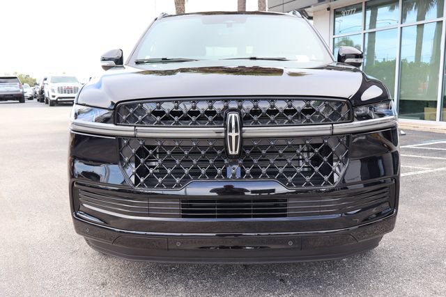 New 2027 Lincoln Navigator Reserve w/ Jet Appearance Package AWD/4WD image 2