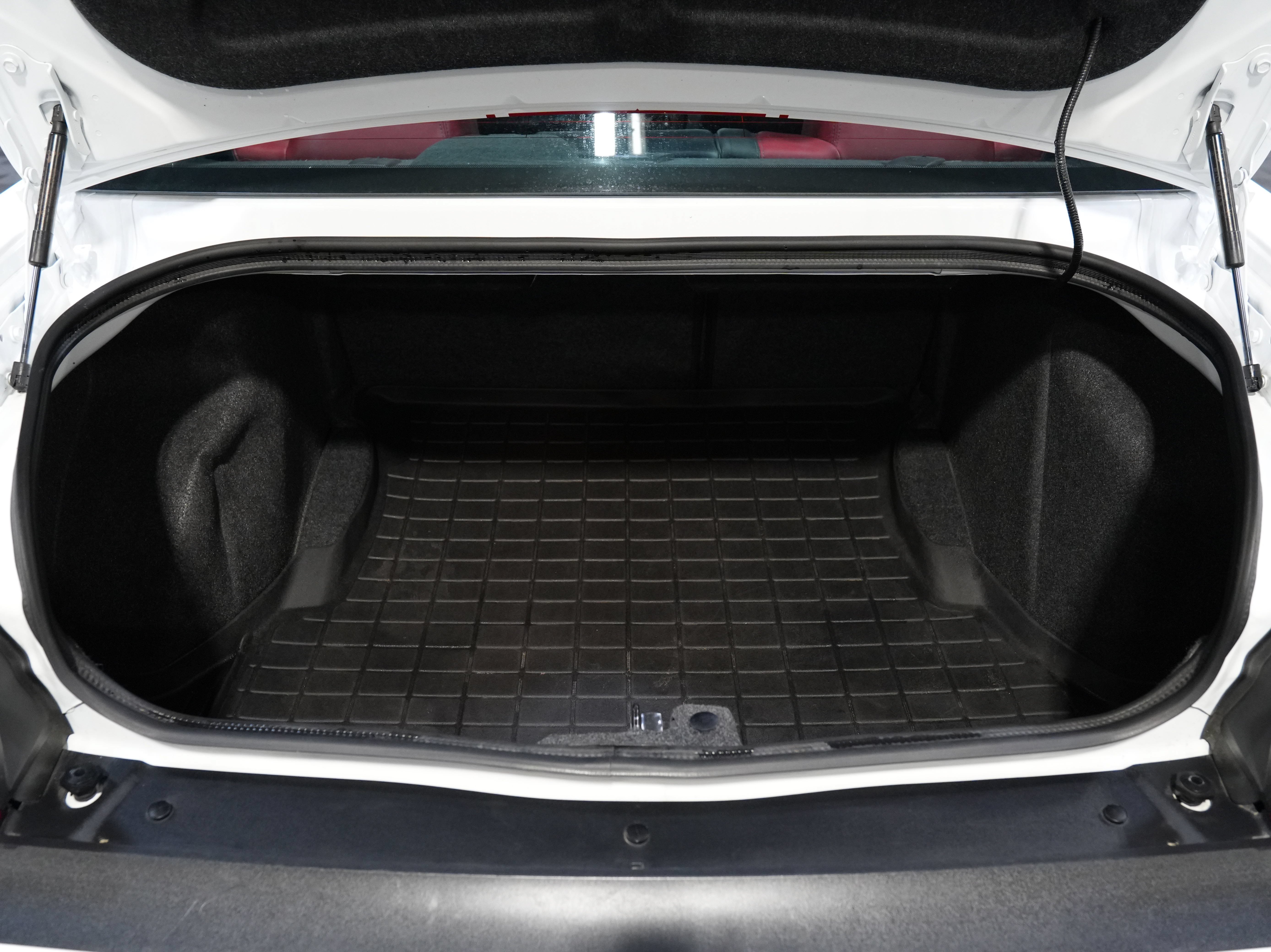 Used 2014 Dodge Challenger SXT RWD image 45