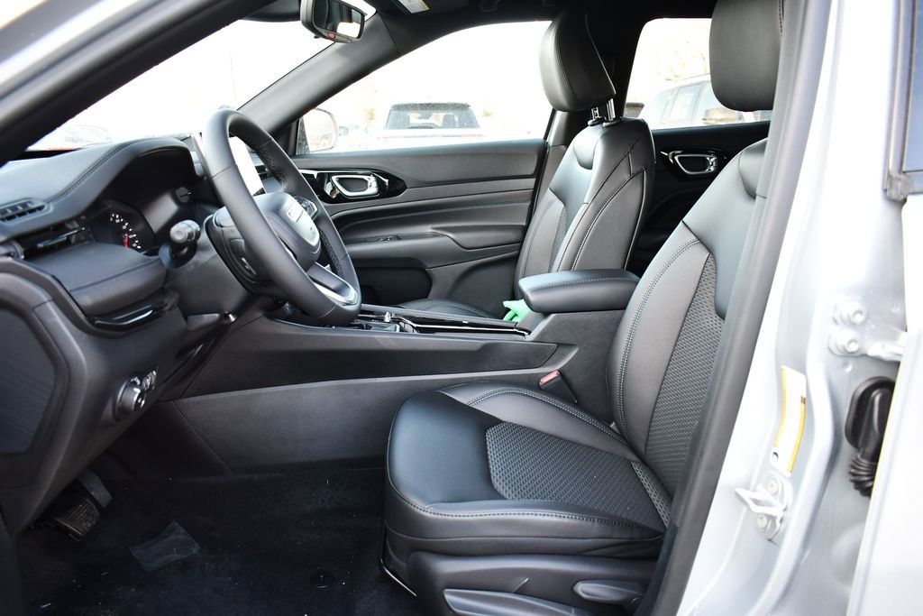 New 2026 Jeep Compass Latitude image 11