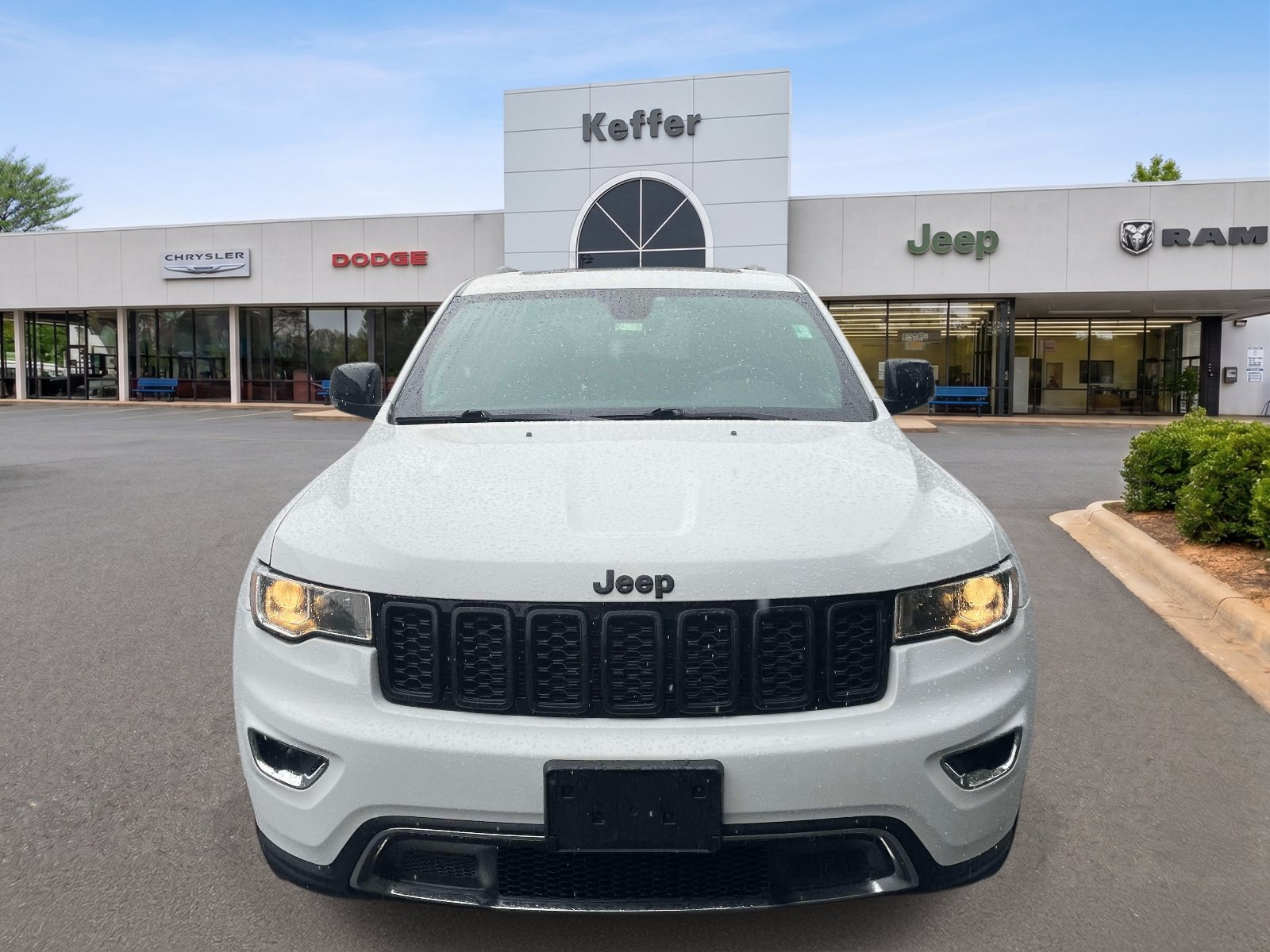 Used 2021 Jeep Grand Cherokee Limited AWD/4WD image 3