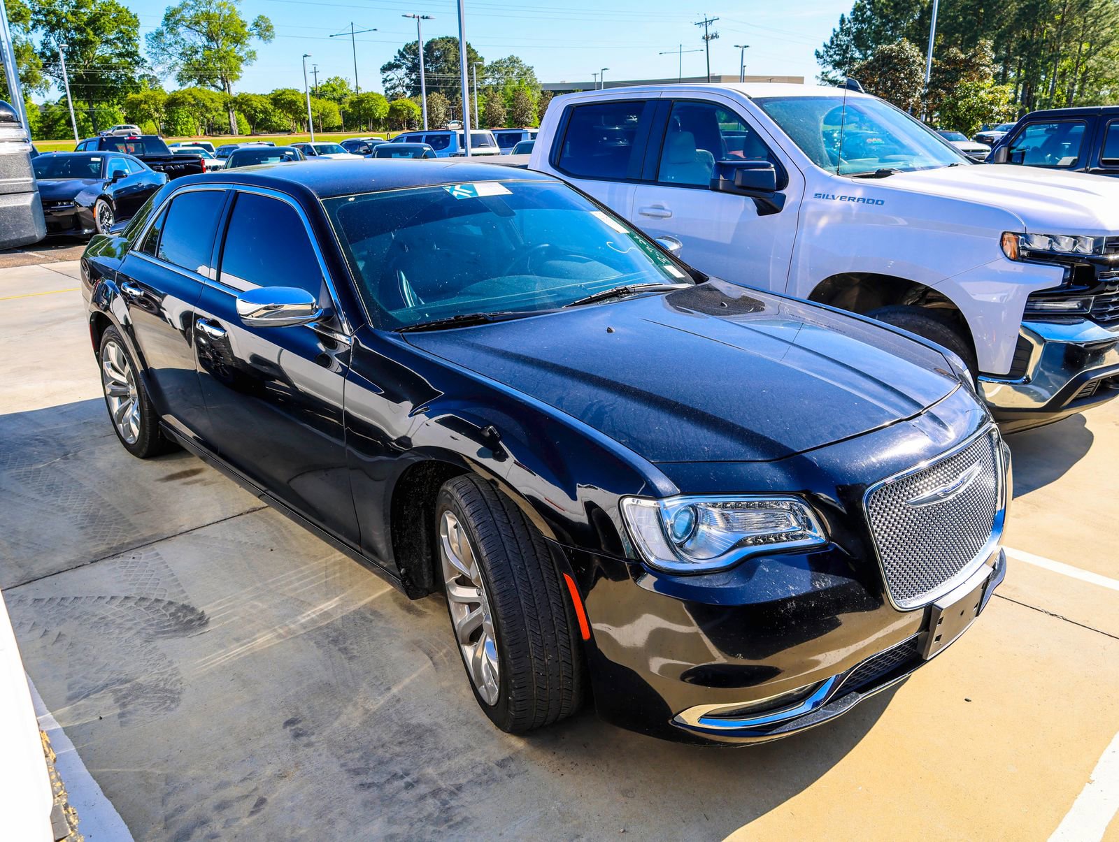 Used 2019 Chrysler 300 Limited image 1