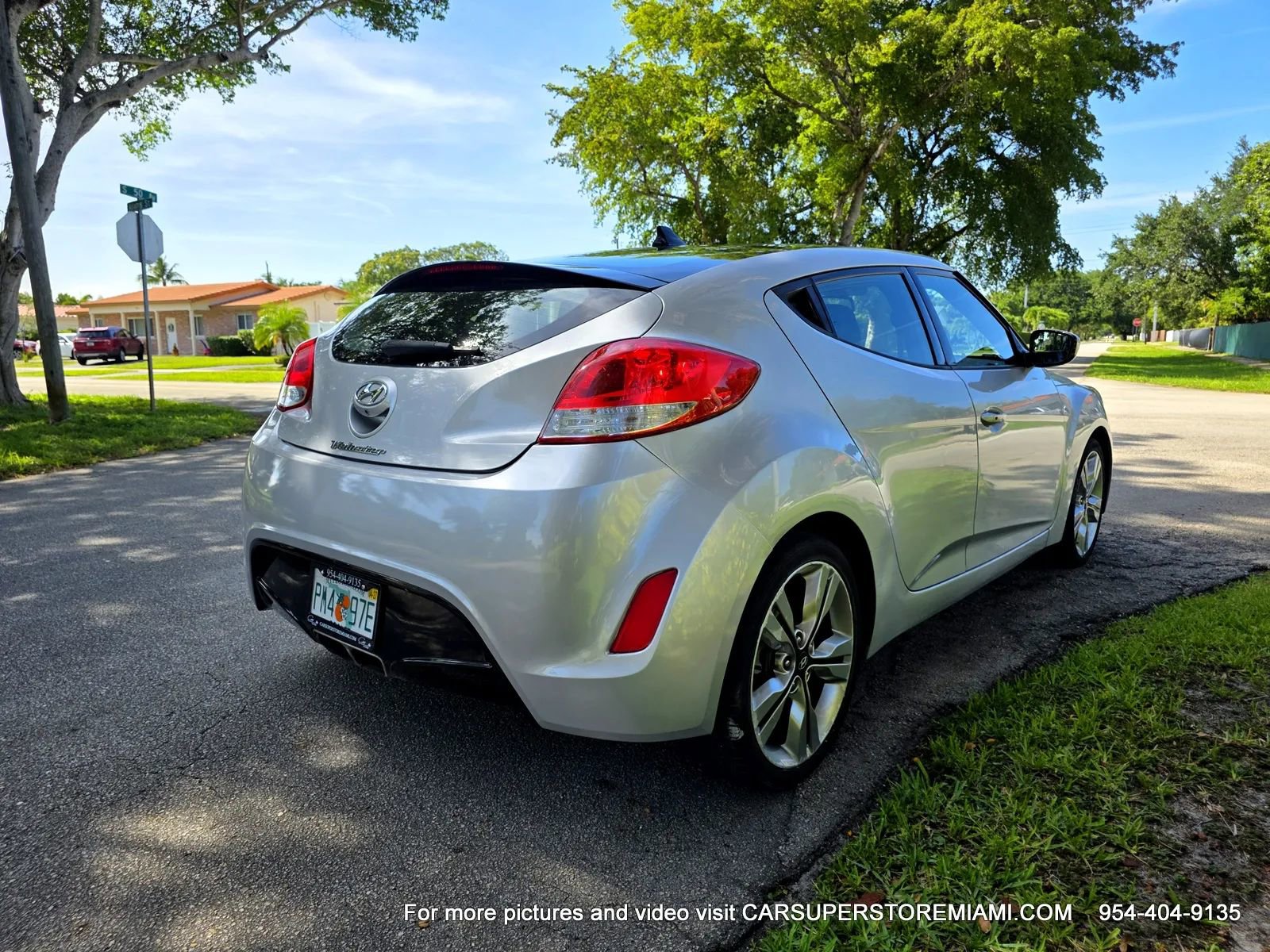 Used 2017 Hyundai Veloster Value Edition FWD image 11