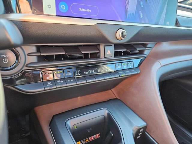 Used 2023 Toyota Crown Limited image 34