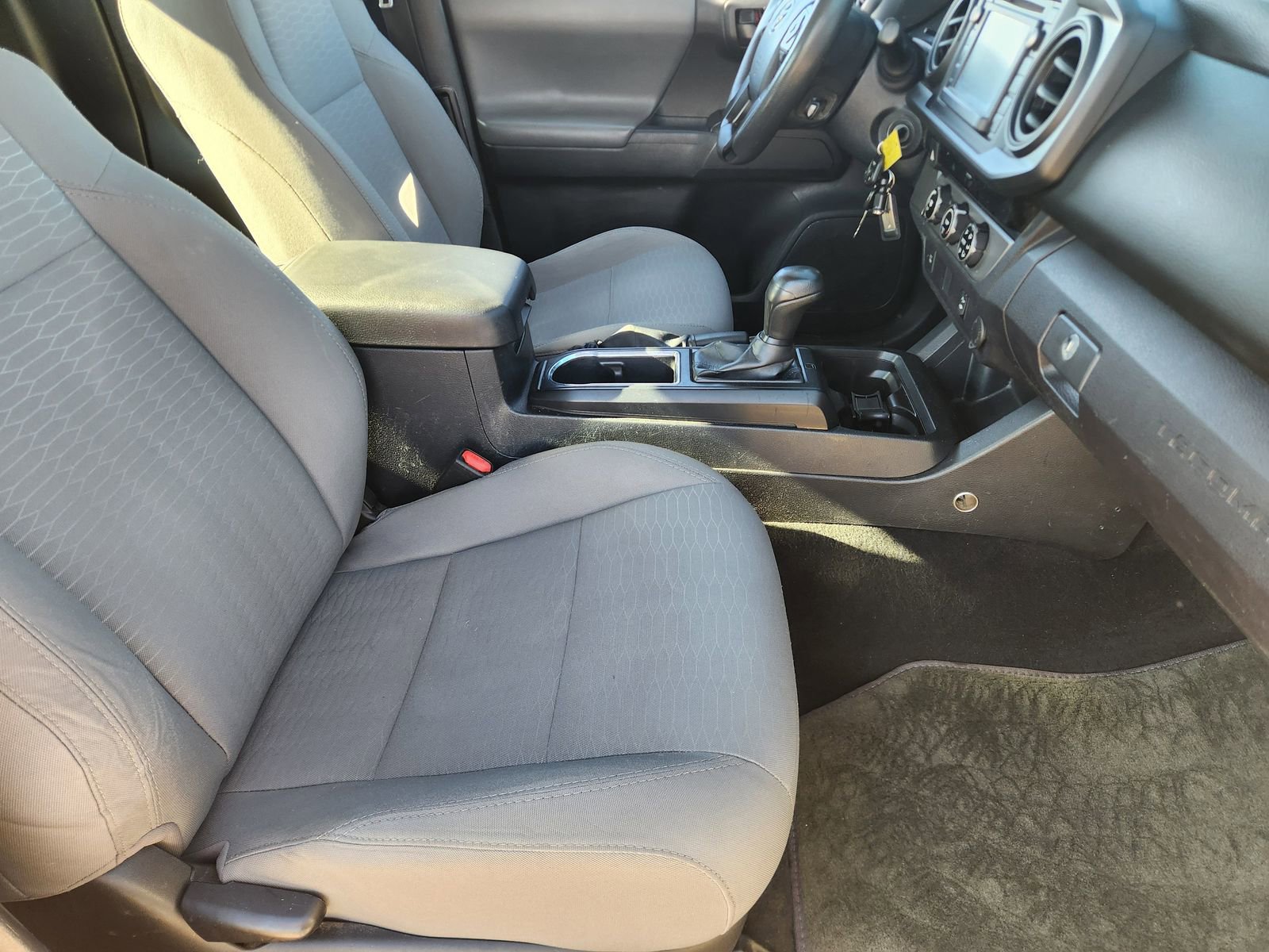 Used 2018 Toyota Tacoma SR image 17