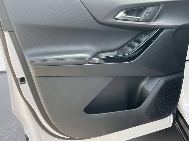 New 2027 Chevrolet Equinox LT w/ LPO, Floor Liner Package FWD image 19