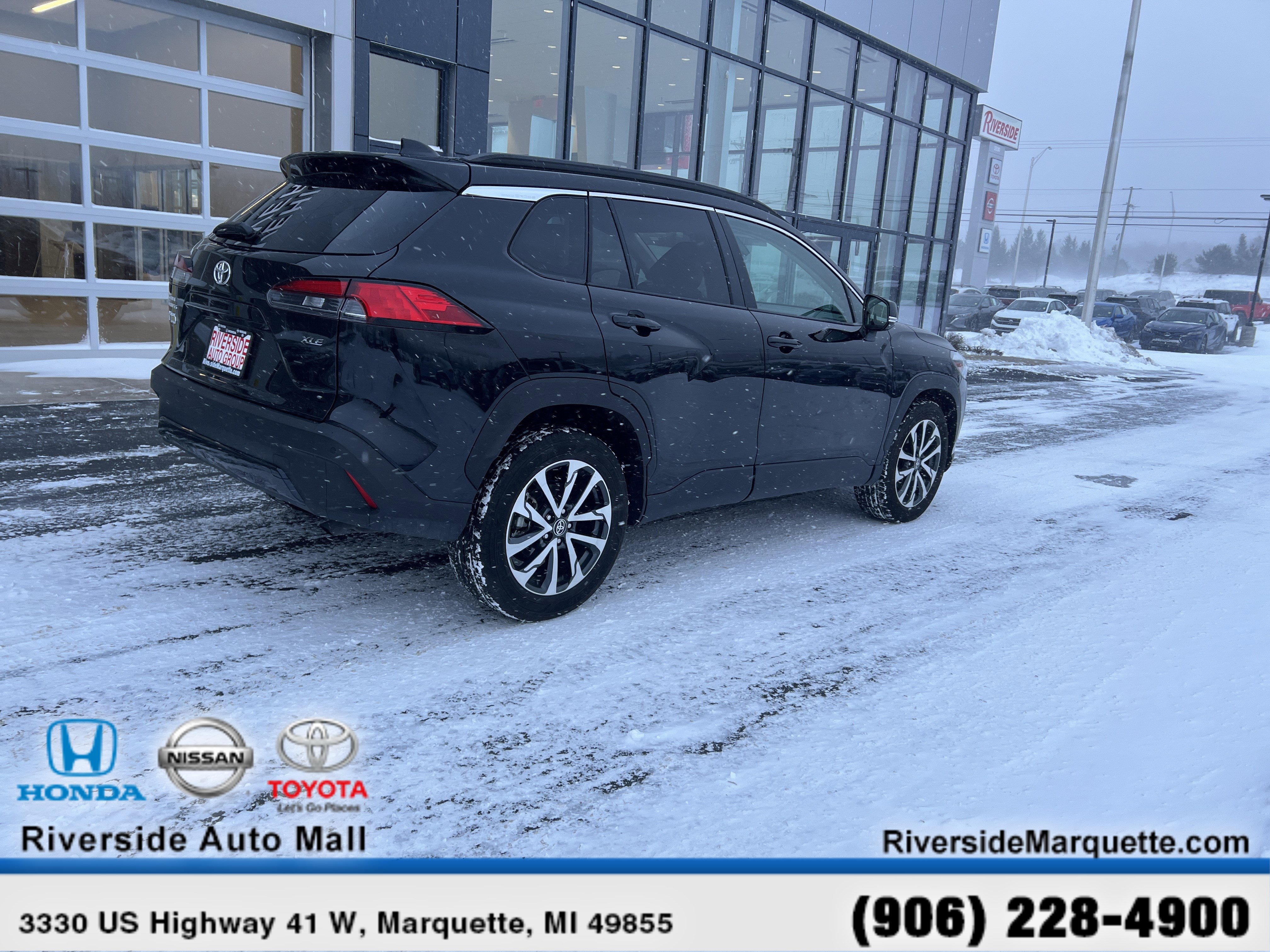 Used 2022 Toyota Corolla Cross XLE image 9