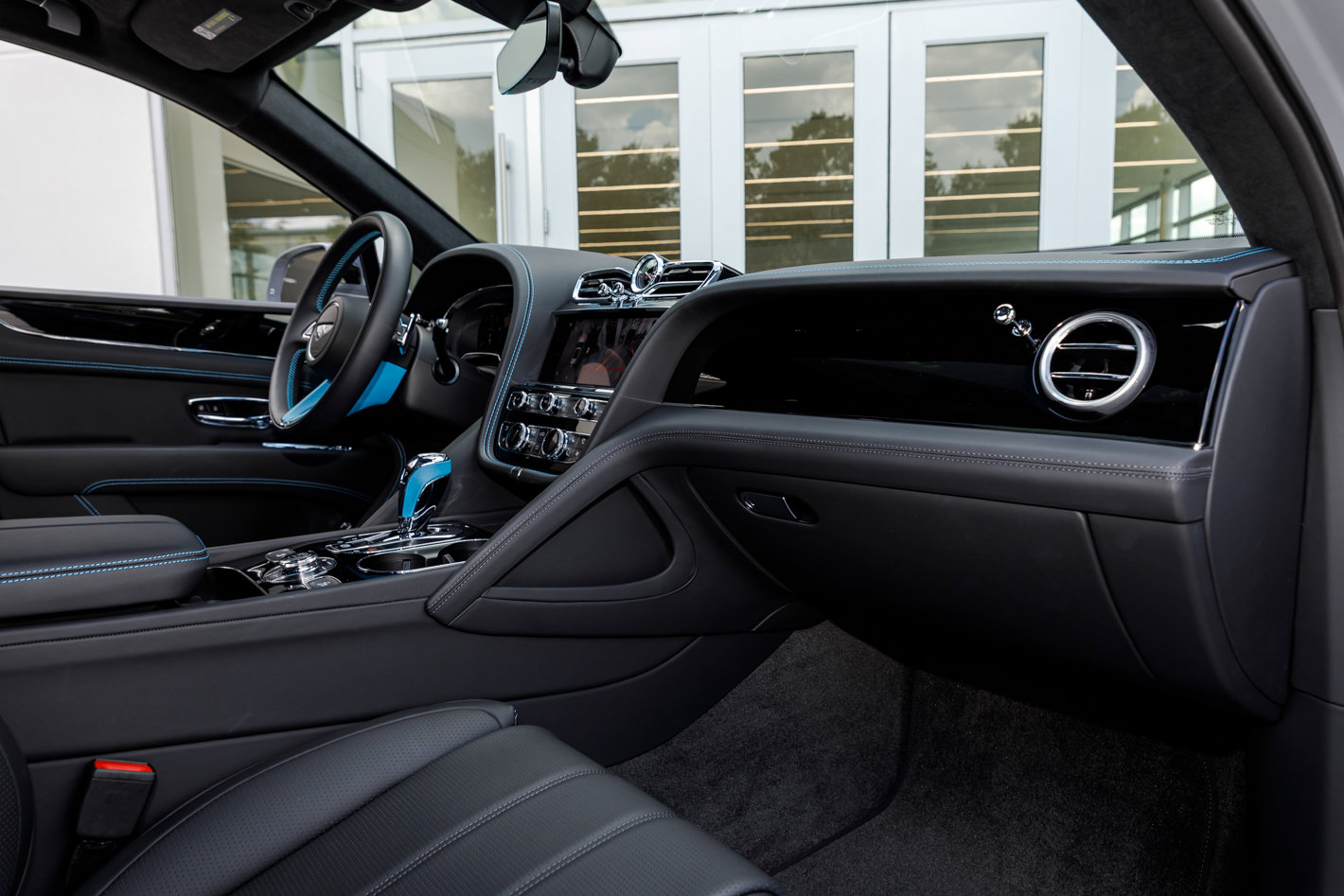 Used 2024 Bentley Bentayga image 28