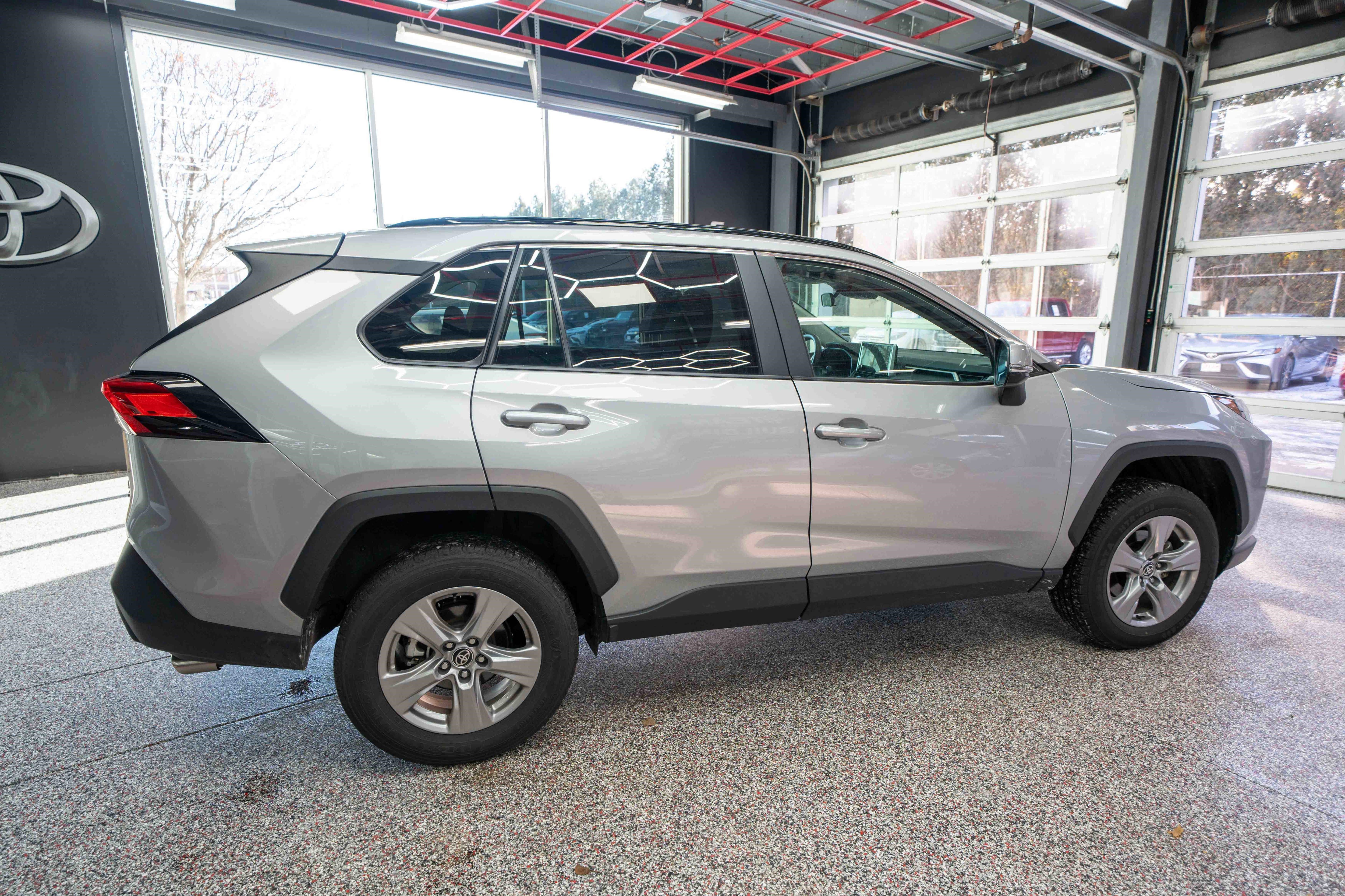Used 2025 Toyota RAV4 XLE image 4