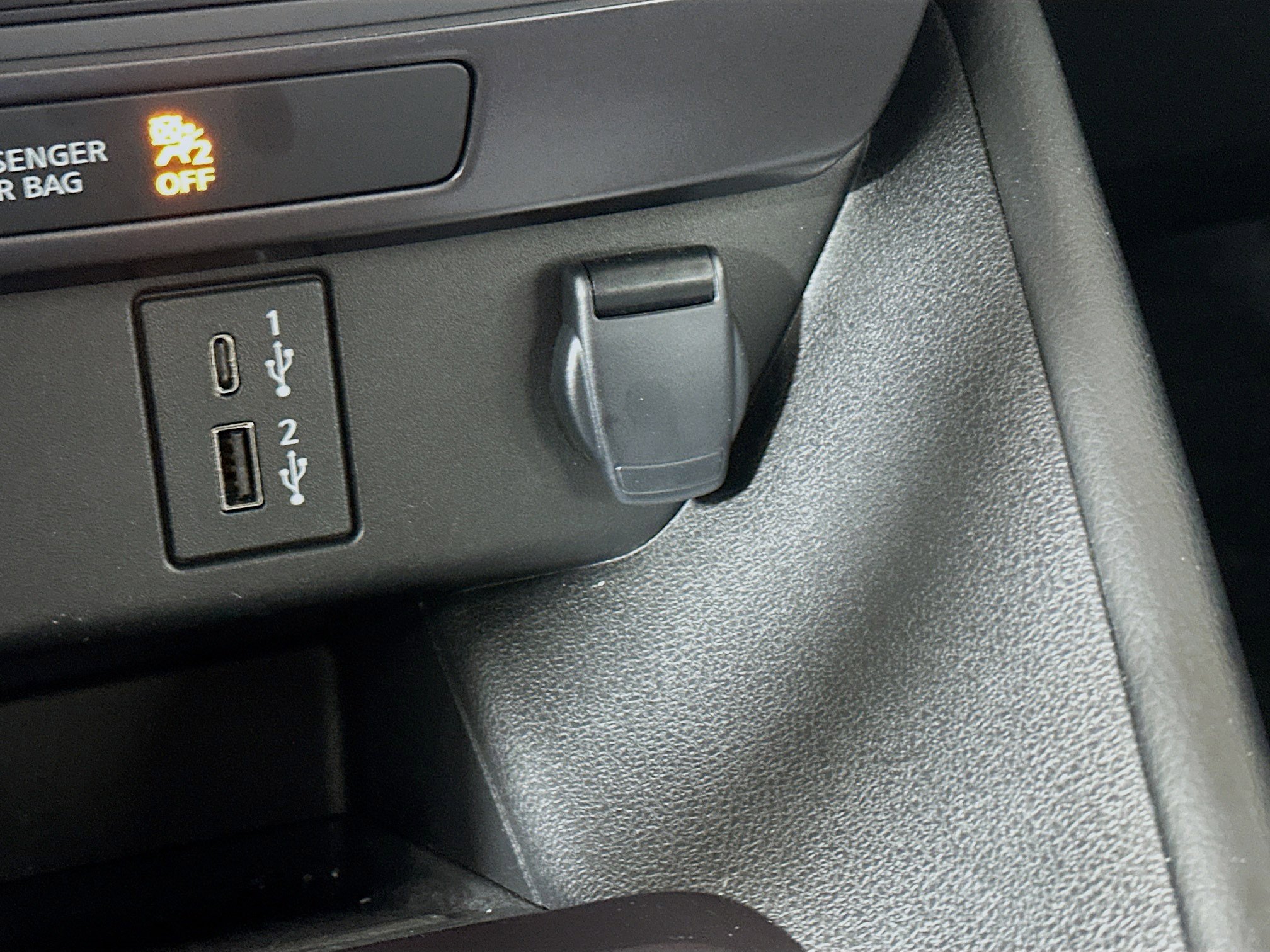 Used 2025 Nissan Leaf S image 25