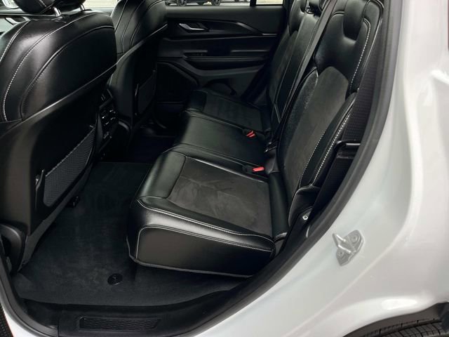 Used 2024 Jeep Grand Cherokee Altitude image 7