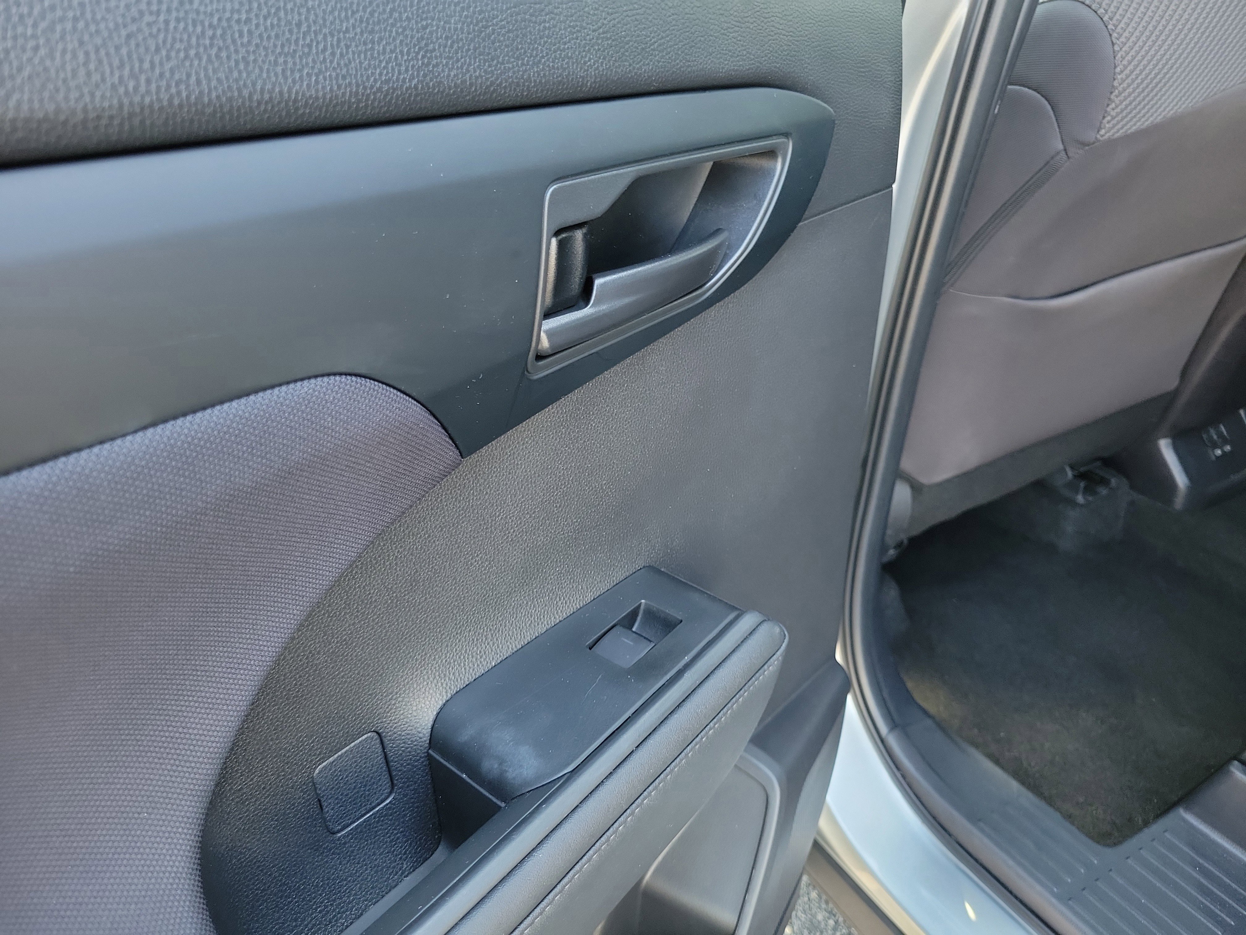 Used 2024 Toyota Highlander LE image 13