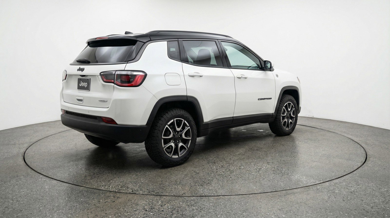Used 2025 Jeep Compass Trailhawk image 9
