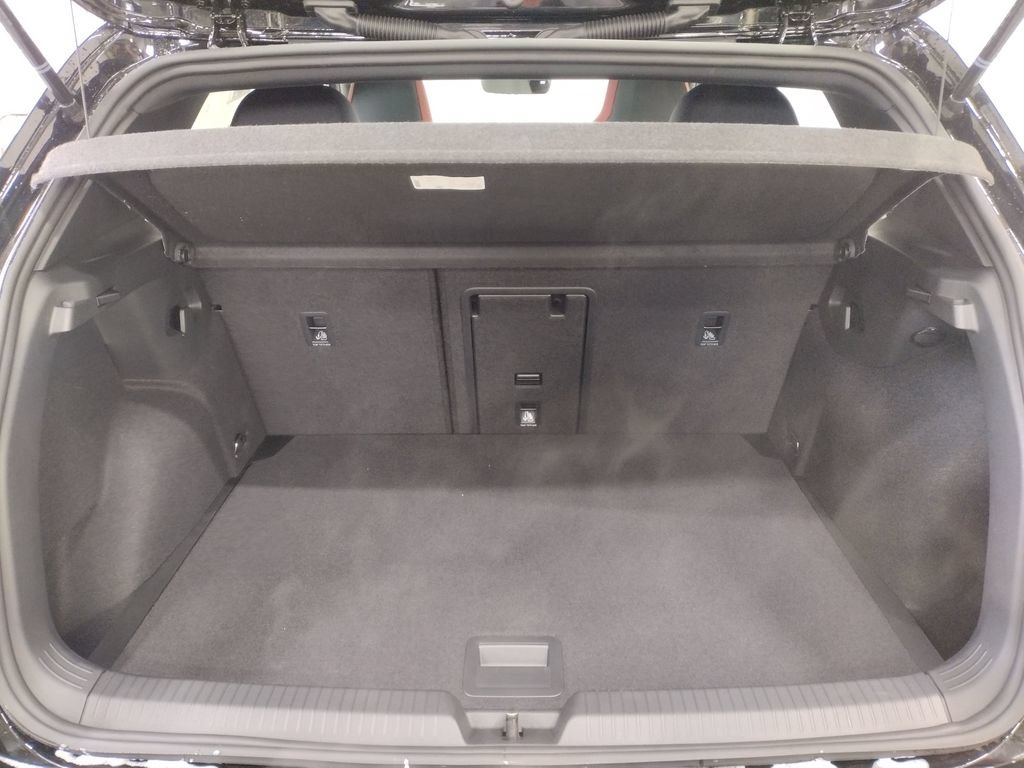 New 2026 Volkswagen GTI SE FWD image 17