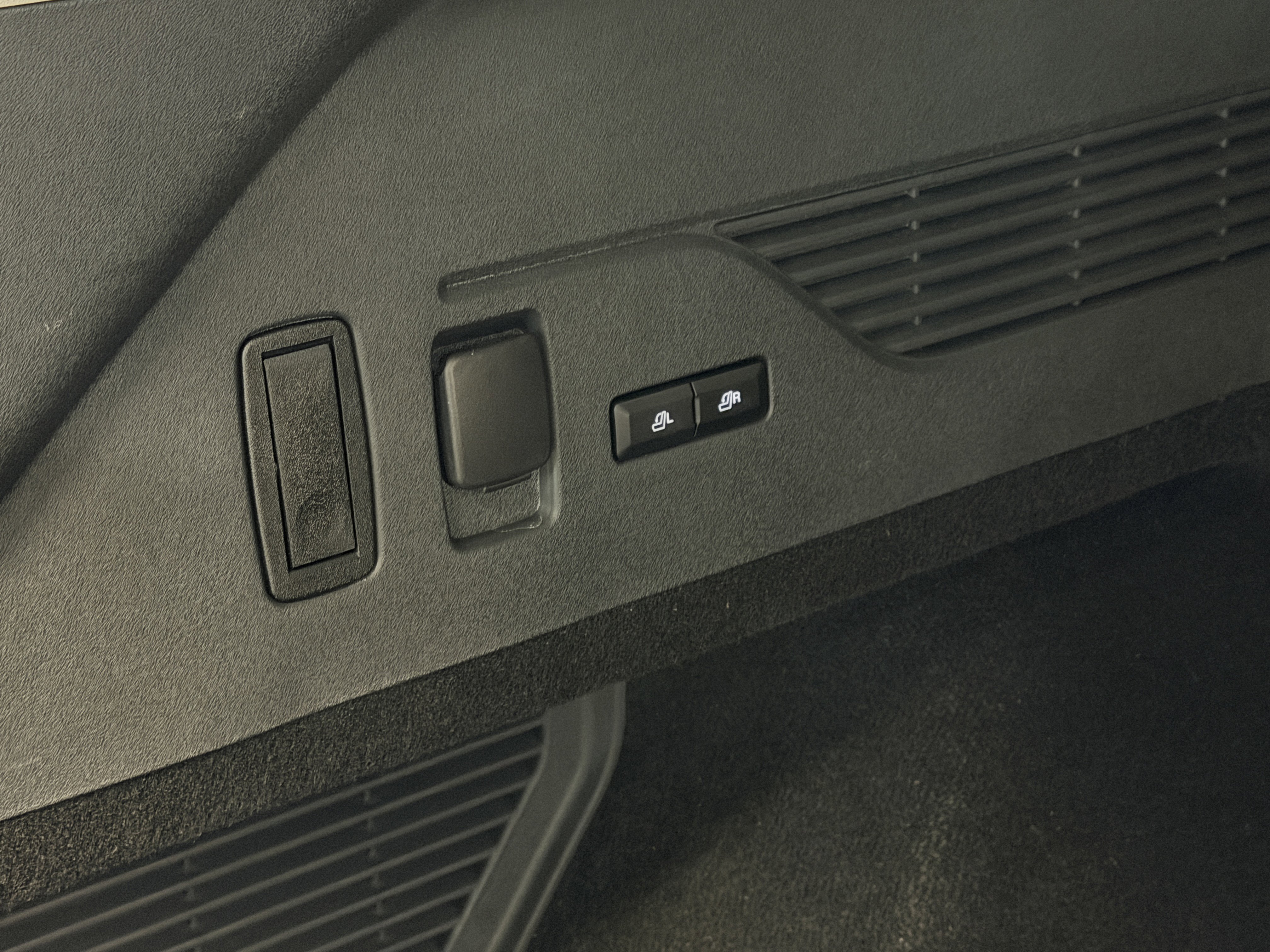 Used 2025 Lincoln Nautilus Reserve image 29