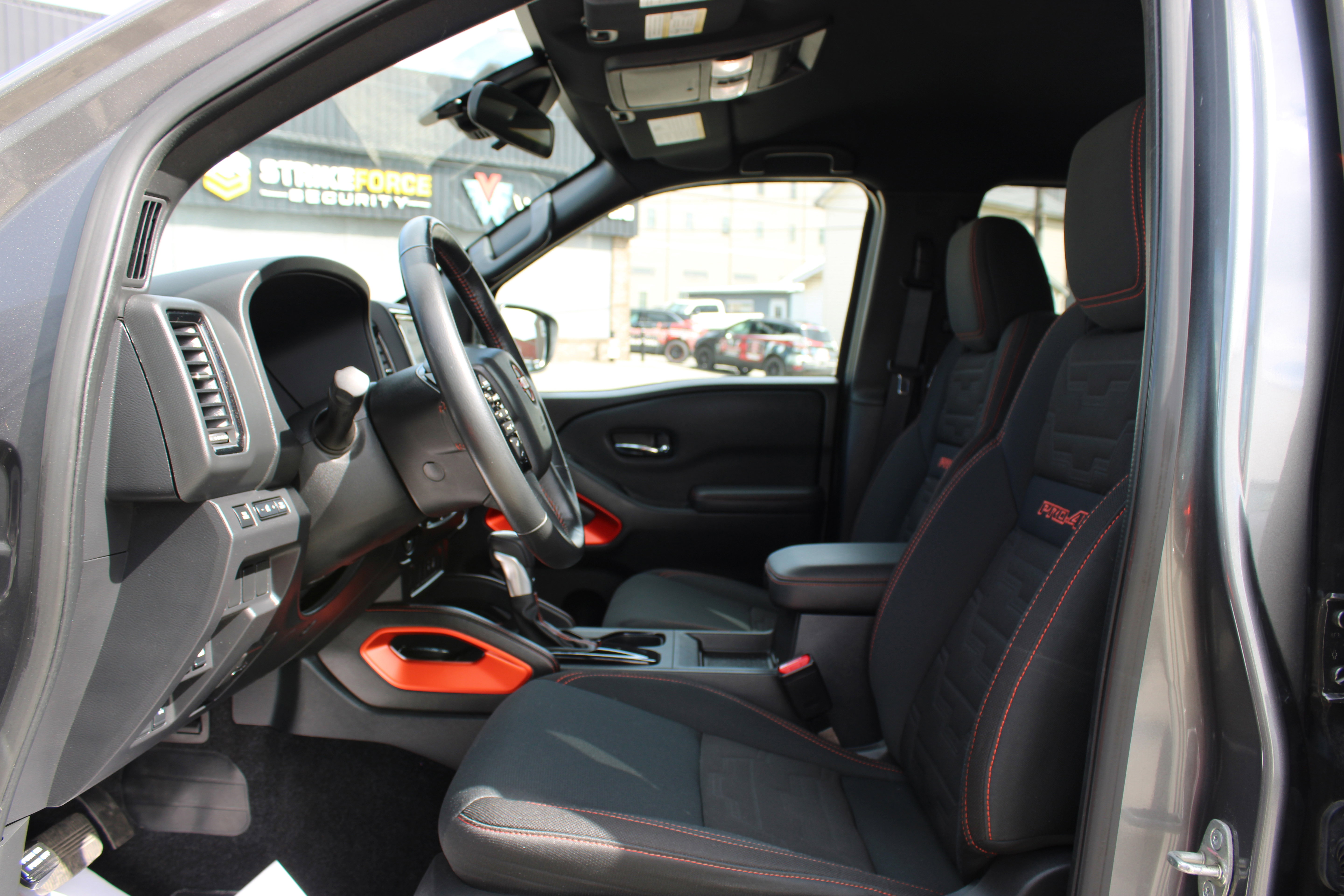 Certified 2022 Nissan Frontier PRO-4X w/ Off-Road Protection Package image 13