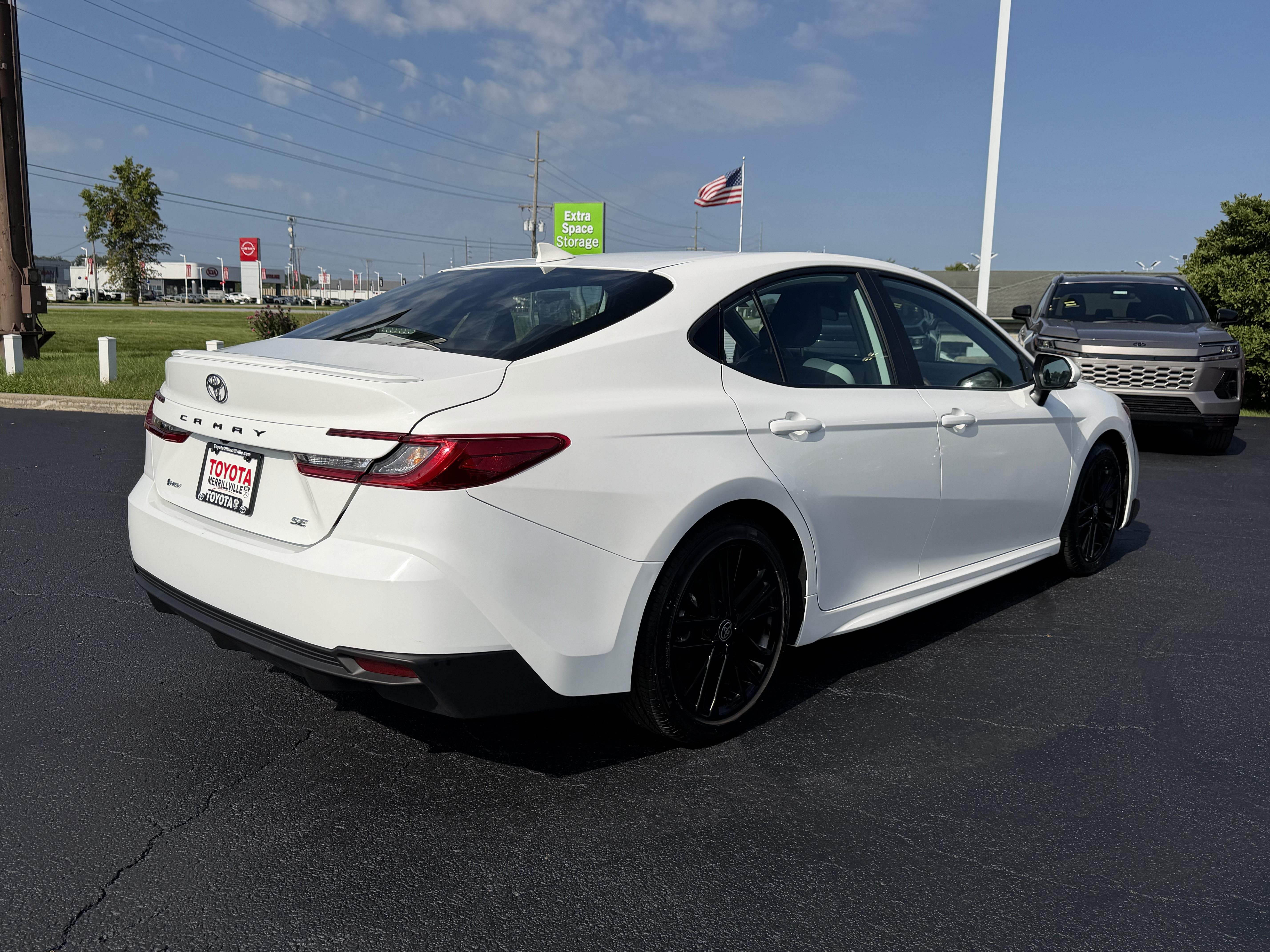 Used 2025 Toyota Camry SE FWD image 9