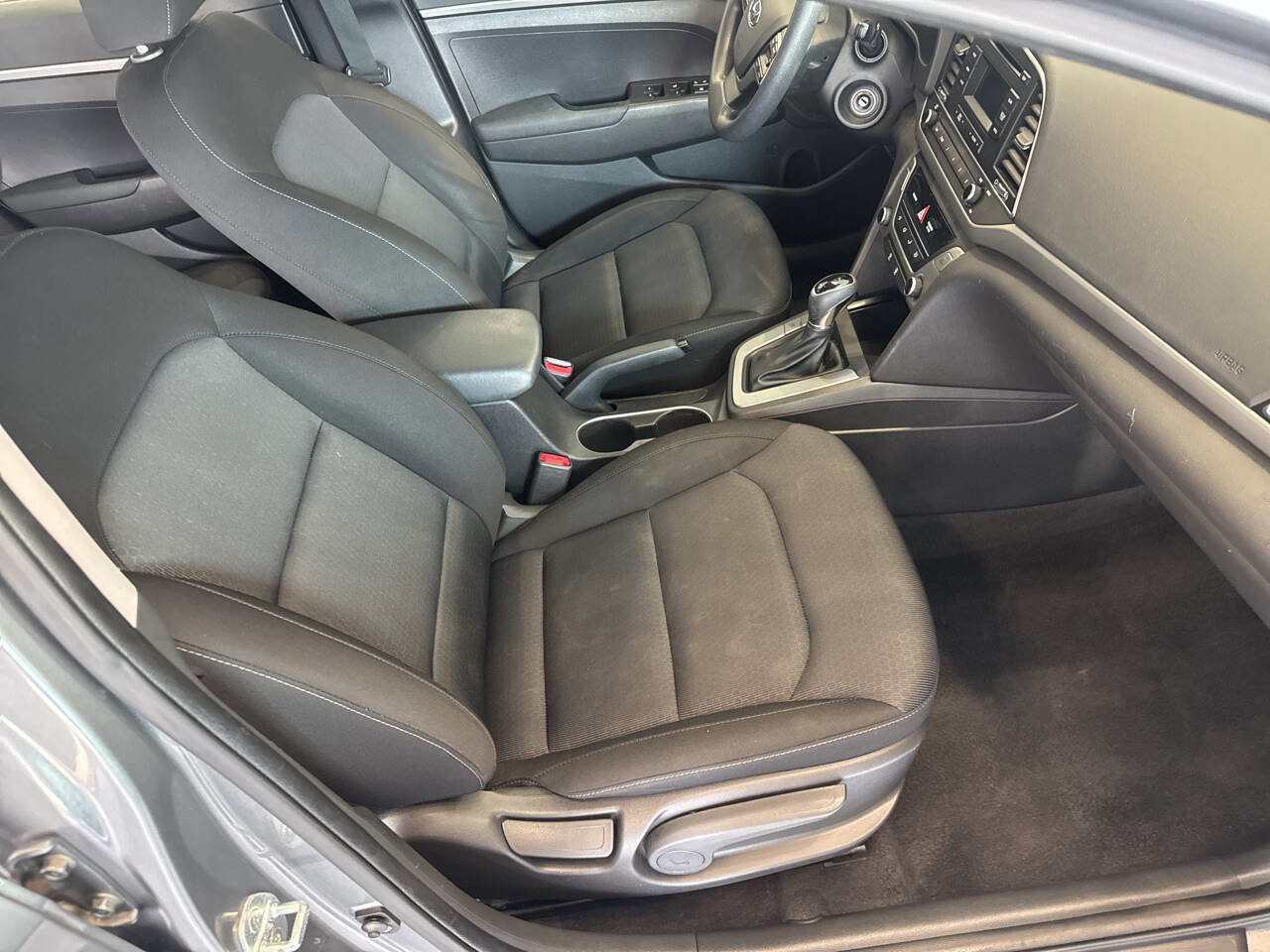 Used 2018 Hyundai Elantra SE FWD image 18