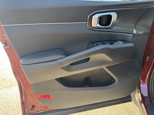 Used 2025 Kia Sorento LX image 18