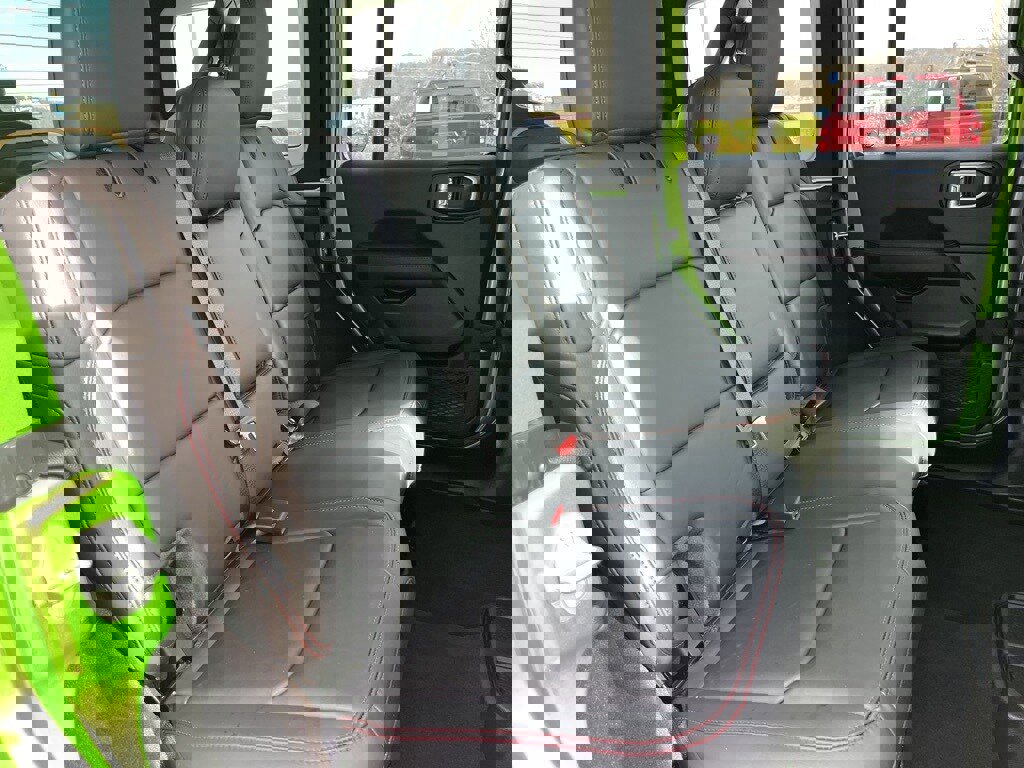 Used 2025 Jeep Wrangler Unlimited Rubicon image 22