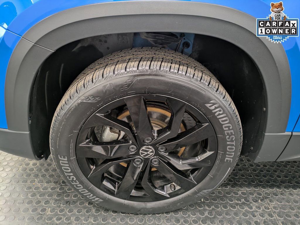 Used 2023 Volkswagen Taos SE w/ Panoramic Sunroof Package image 8