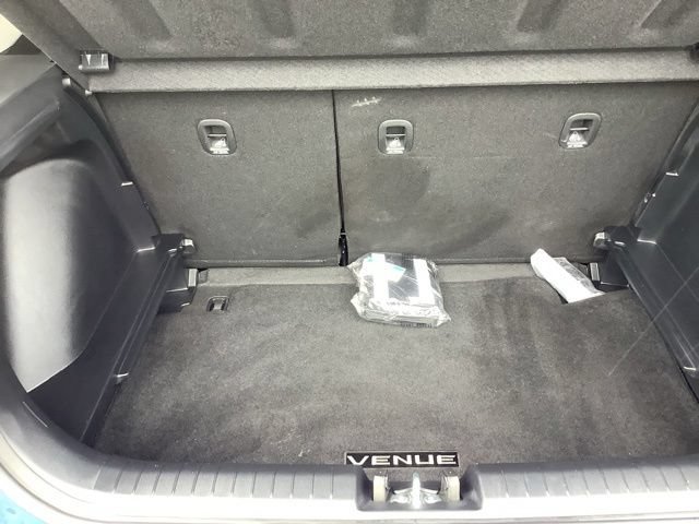 Certified 2025 Hyundai Venue SEL FWD image 15