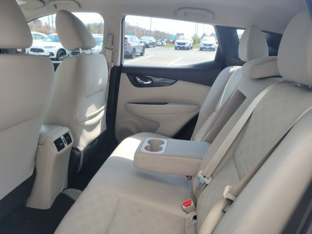 Used 2018 Nissan Rogue Sport SV AWD/4WD image 16