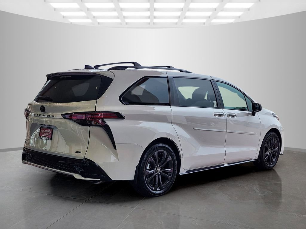 New 2026 Toyota Sienna XSE FWD image 3