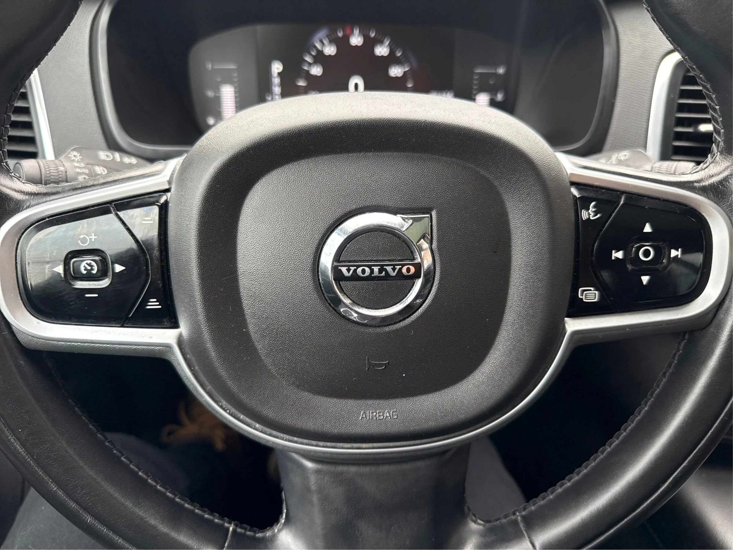 Used 2019 Volvo XC90 T5 Momentum w/ Protection Package image 18