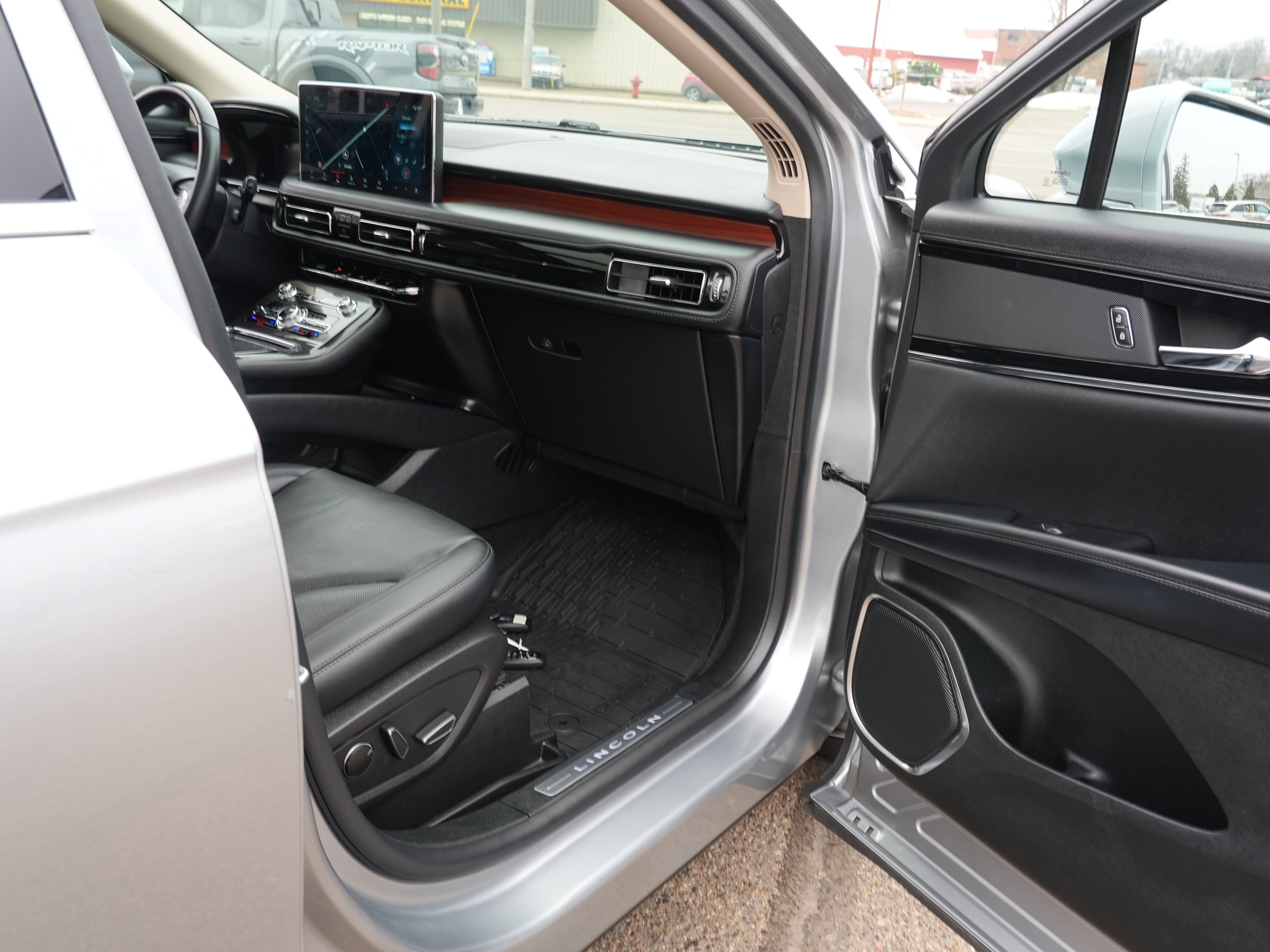 Used 2022 Lincoln Nautilus Reserve AWD/4WD image 32