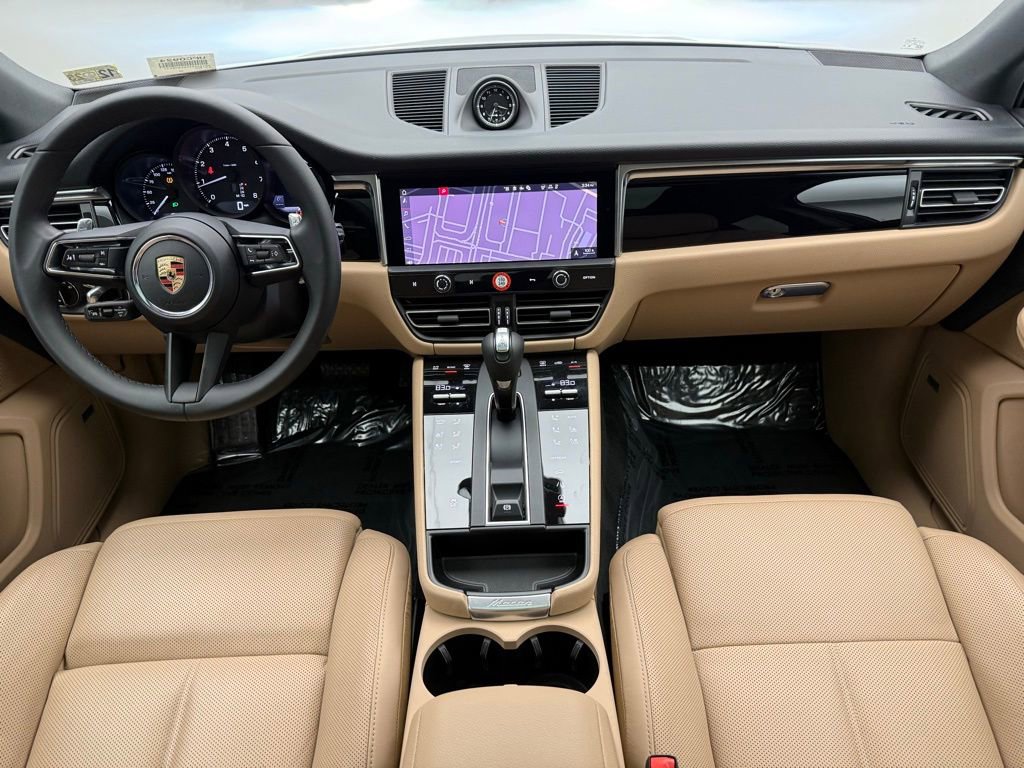 Used 2025 Porsche Macan image 31