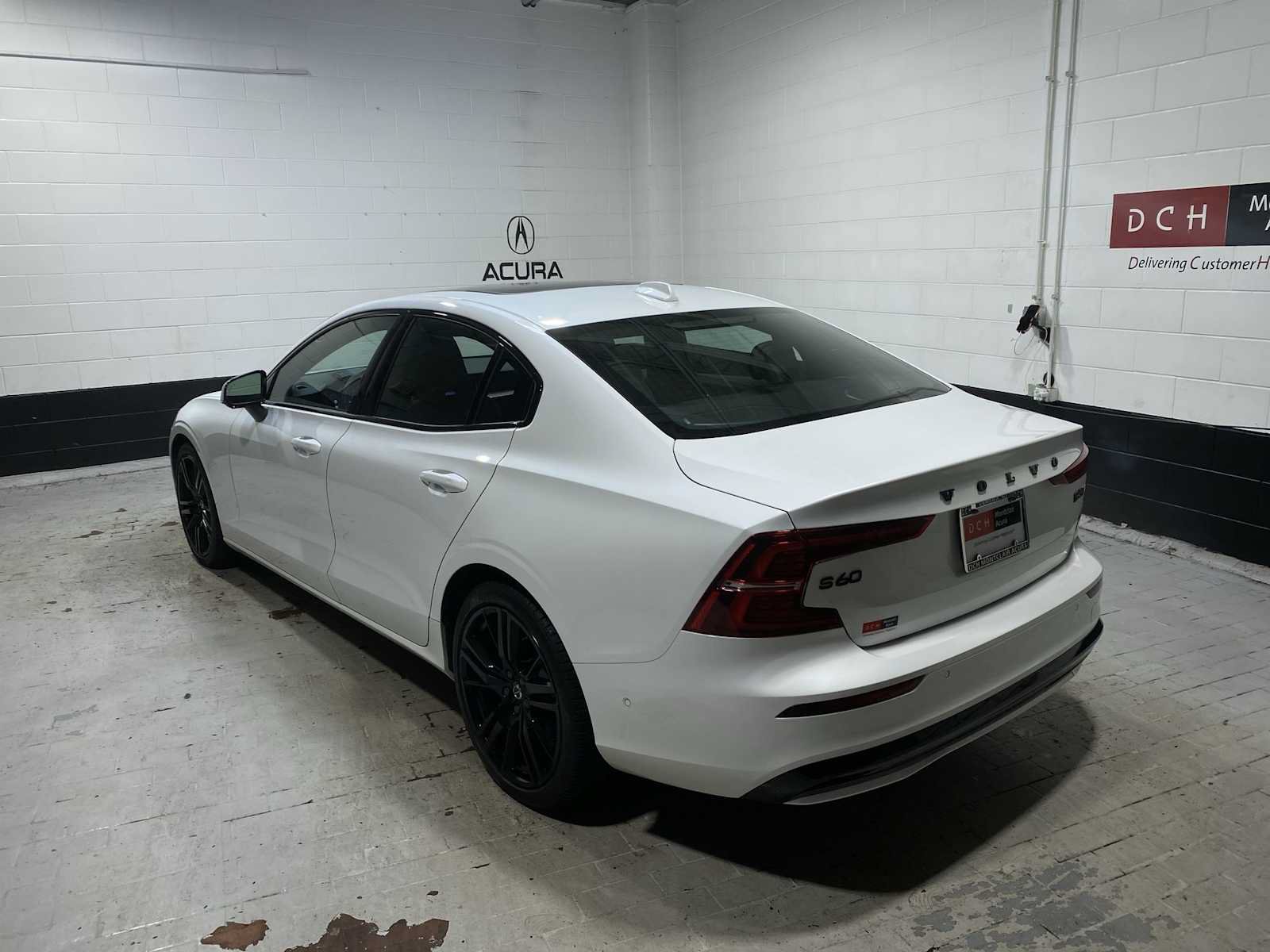 Used 2023 Volvo S60 B5 Plus w/ Climate Package AWD/4WD image 4