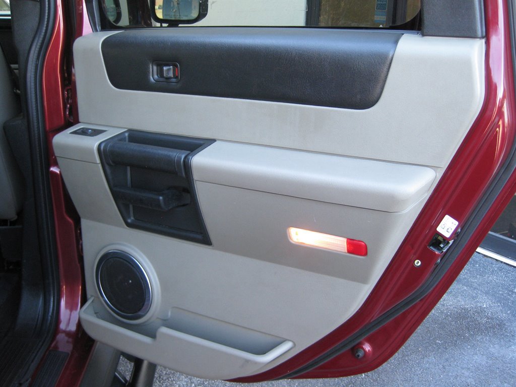Used 2005 HUMMER H2 w/ Preferred Equipment Group image 37
