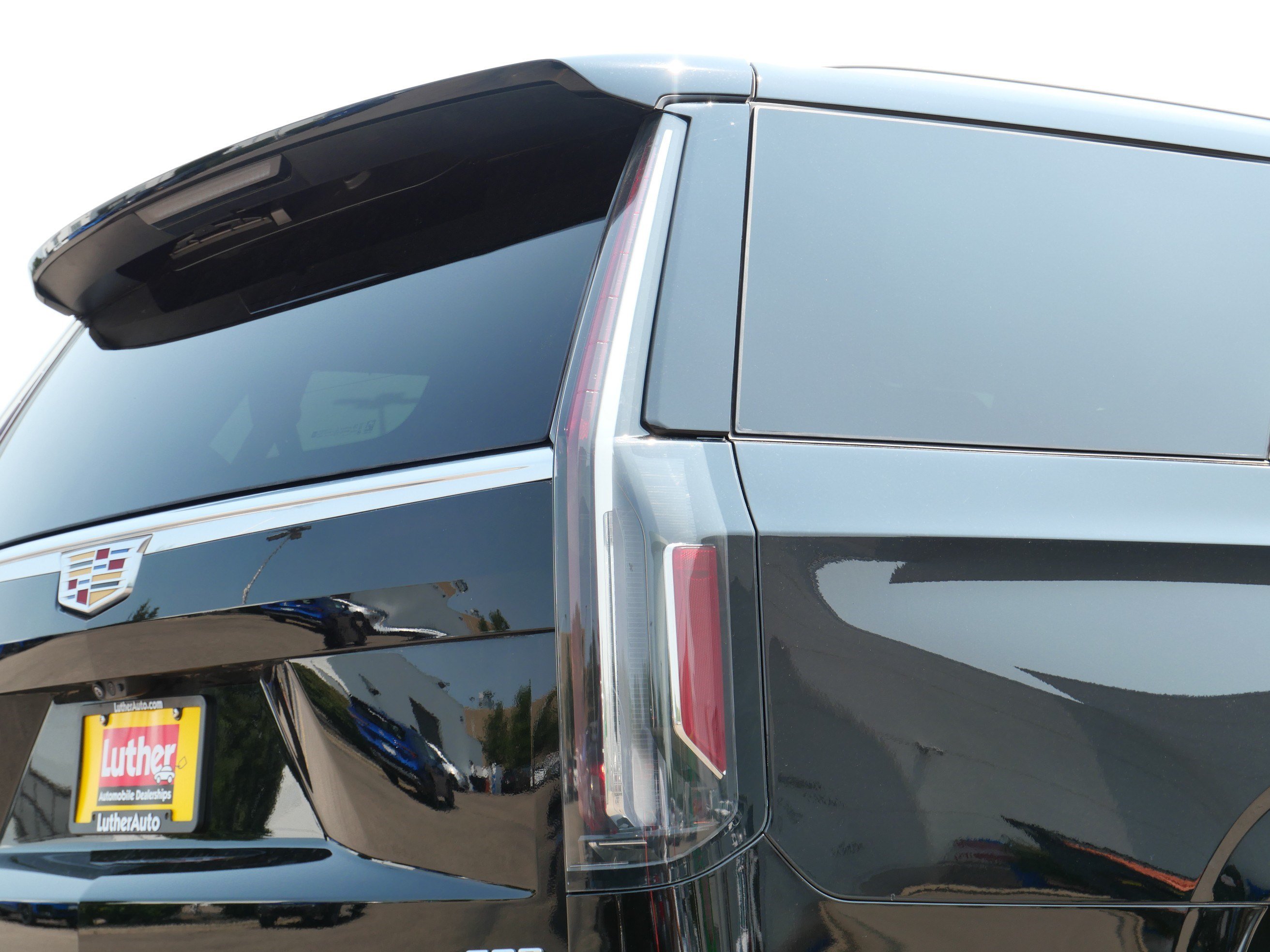 Used 2024 Cadillac Escalade Premium Luxury AWD/4WD image 17