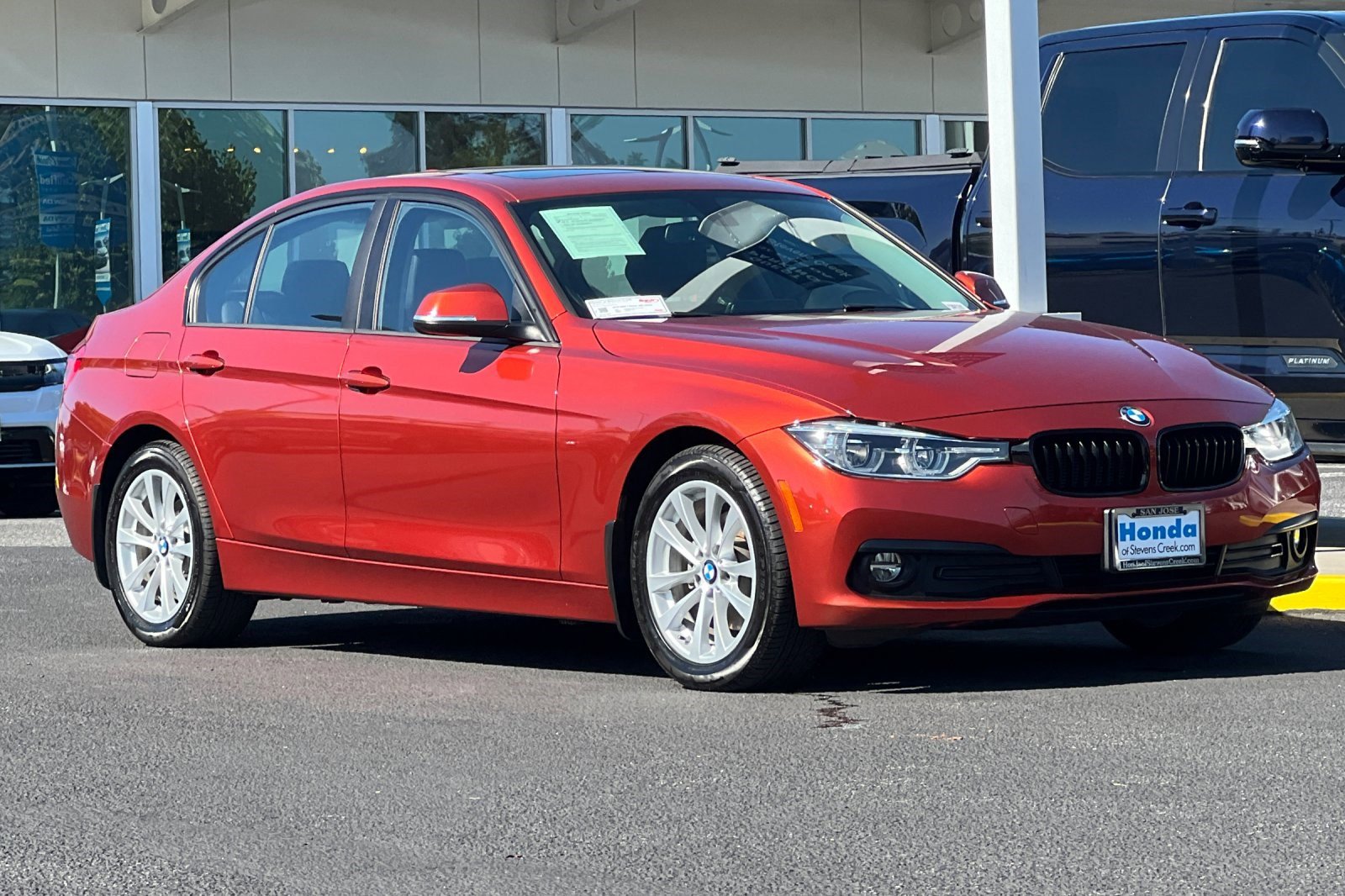 Used 2018 BMW 320i xDrive Sedan AWD/4WD image 6