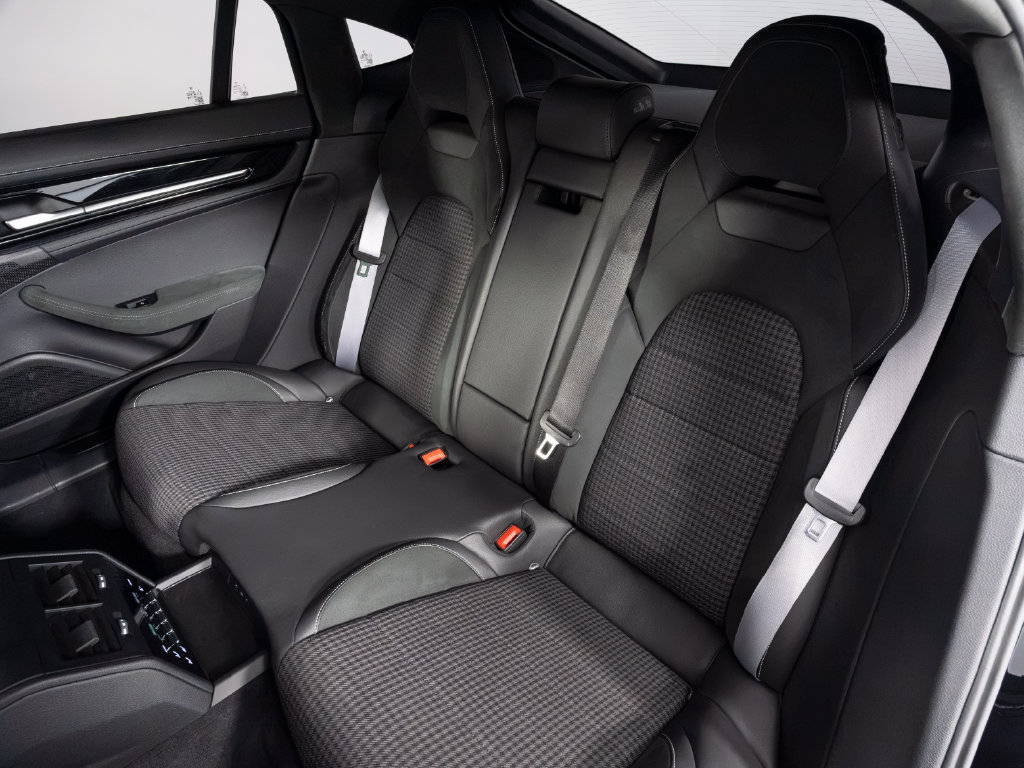 Certified 2025 Porsche Panamera GTS AWD/4WD image 43