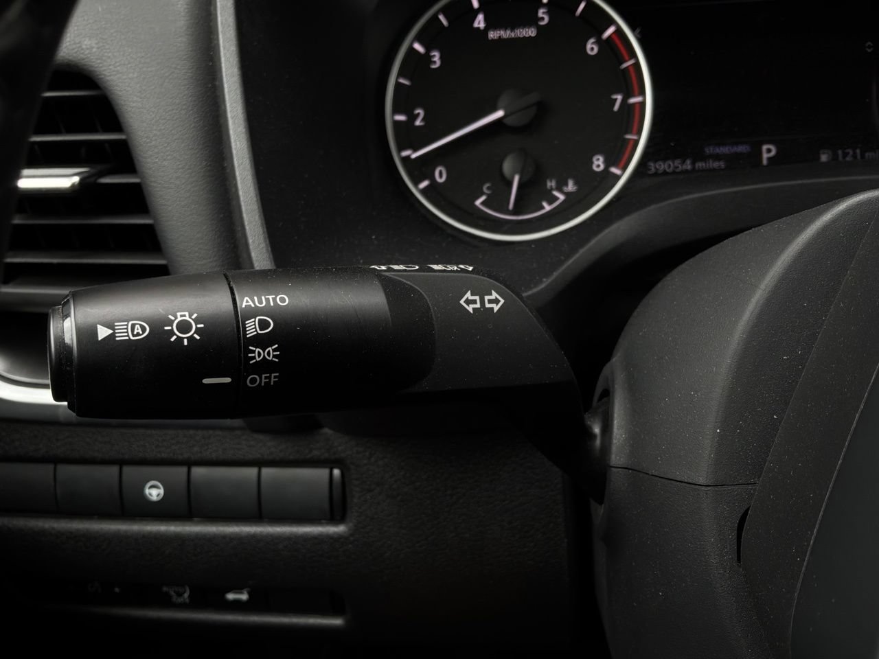 Used 2025 Nissan Rogue SV FWD image 35
