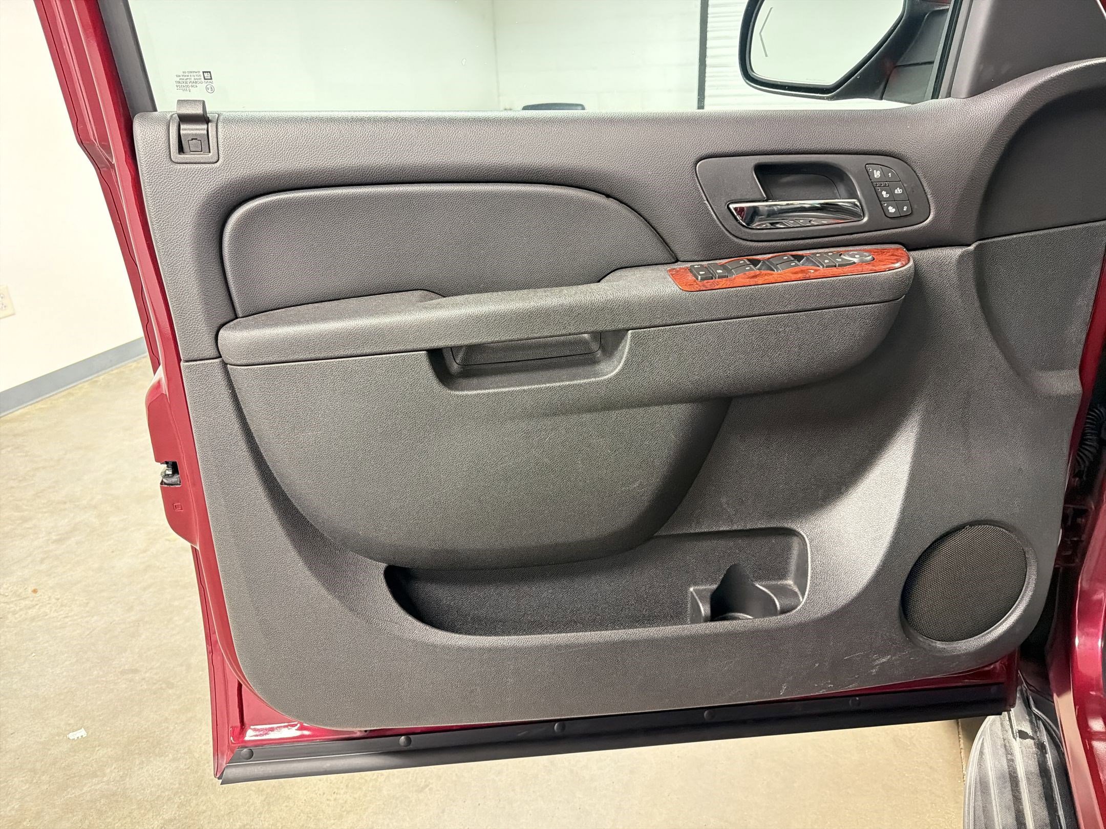 Used 2011 GMC Yukon SLT image 21