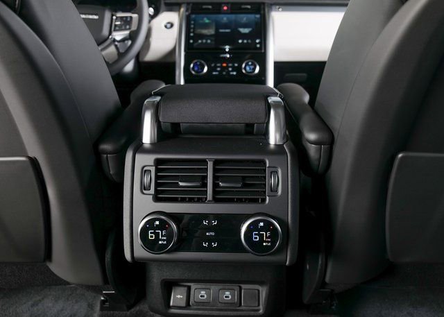 New 2026 Land Rover Discovery Dynamic SE AWD/4WD image 22