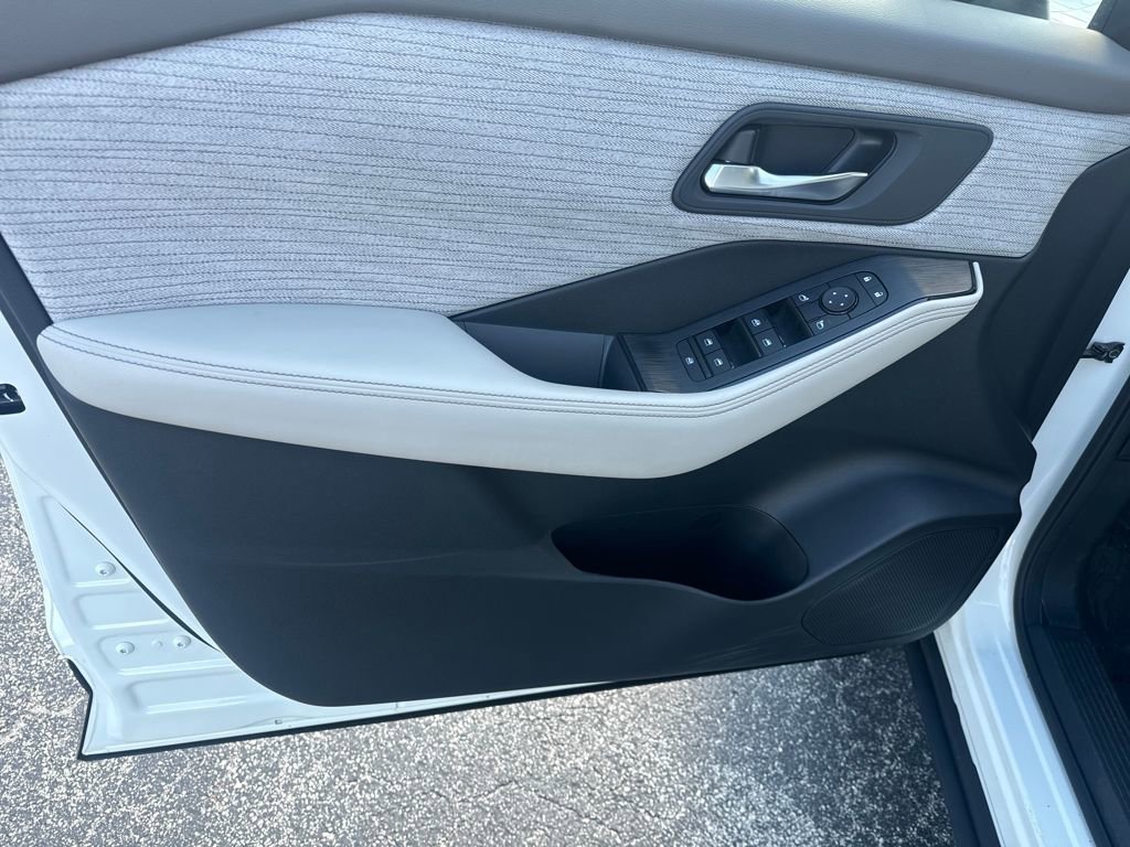 Certified 2023 Nissan Rogue SV image 11